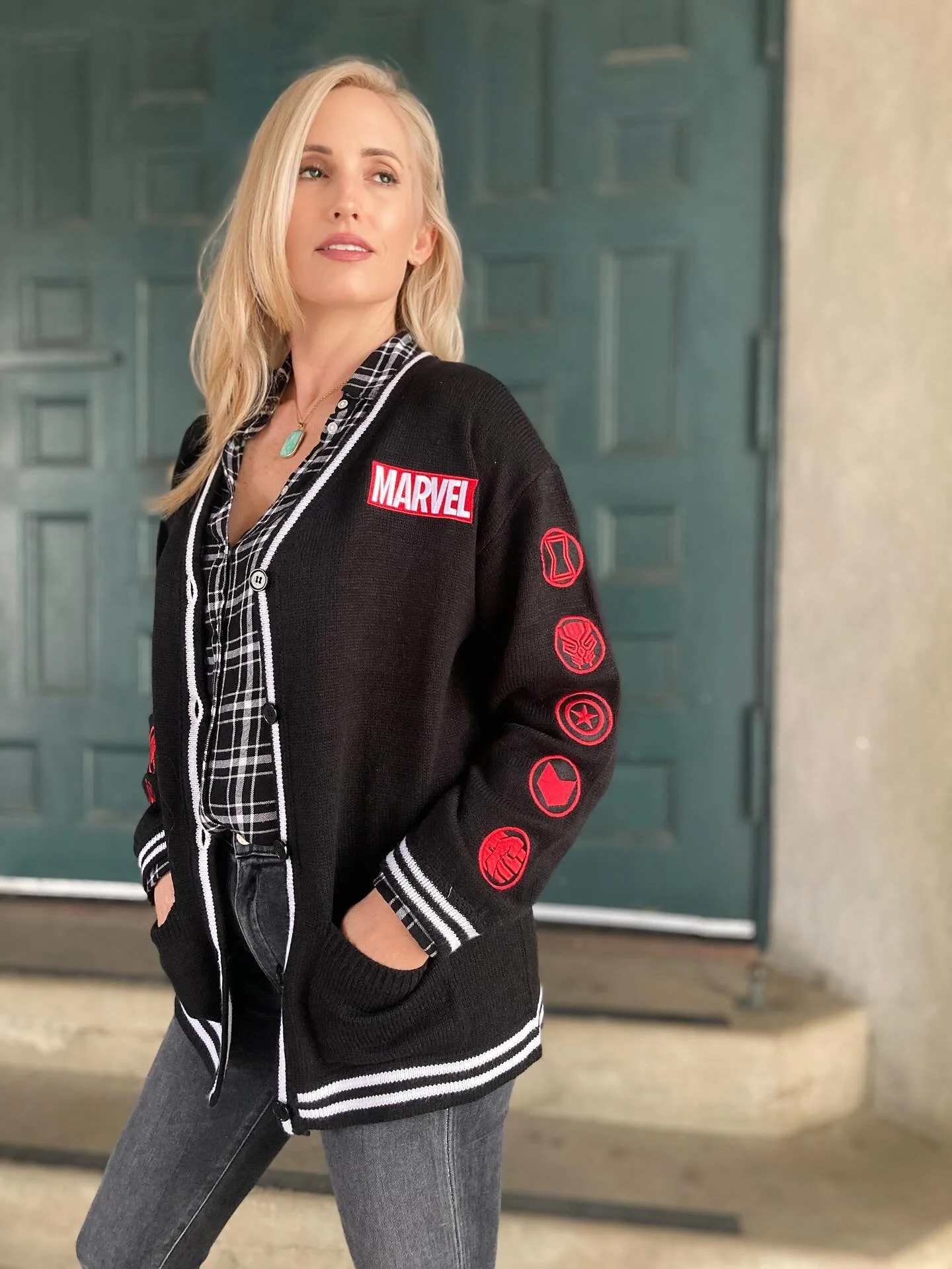 It&rsquo;s officially SWEATER SEASON, and honestly? Nothing compares. 🍂✨
The cozy layers. The soft knits. The &ldquo;I feel like I&rsquo;m wrapped in a blanket&rdquo; energy. It&rsquo;s the one time of year when fashion and comfort stop fighting and