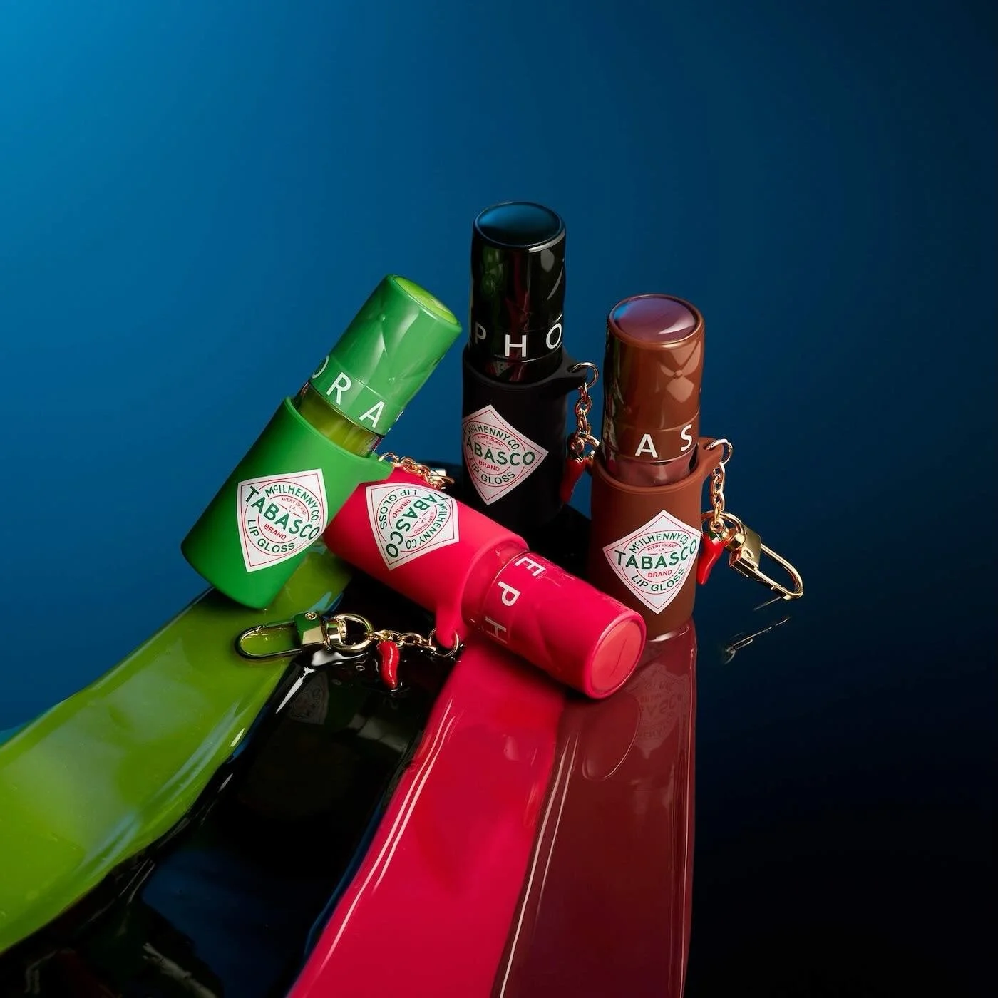 Proof that beauty collabs can still surprise us 🌶️💄 Sephora x Tabasco has entered the chat. Click link in bio for more on this limited-edition collab! 

Photos | @sephora 

#FashionAndFandom #BeautyTrends #LimitedEdition #CoolCollab #BeautyEditor