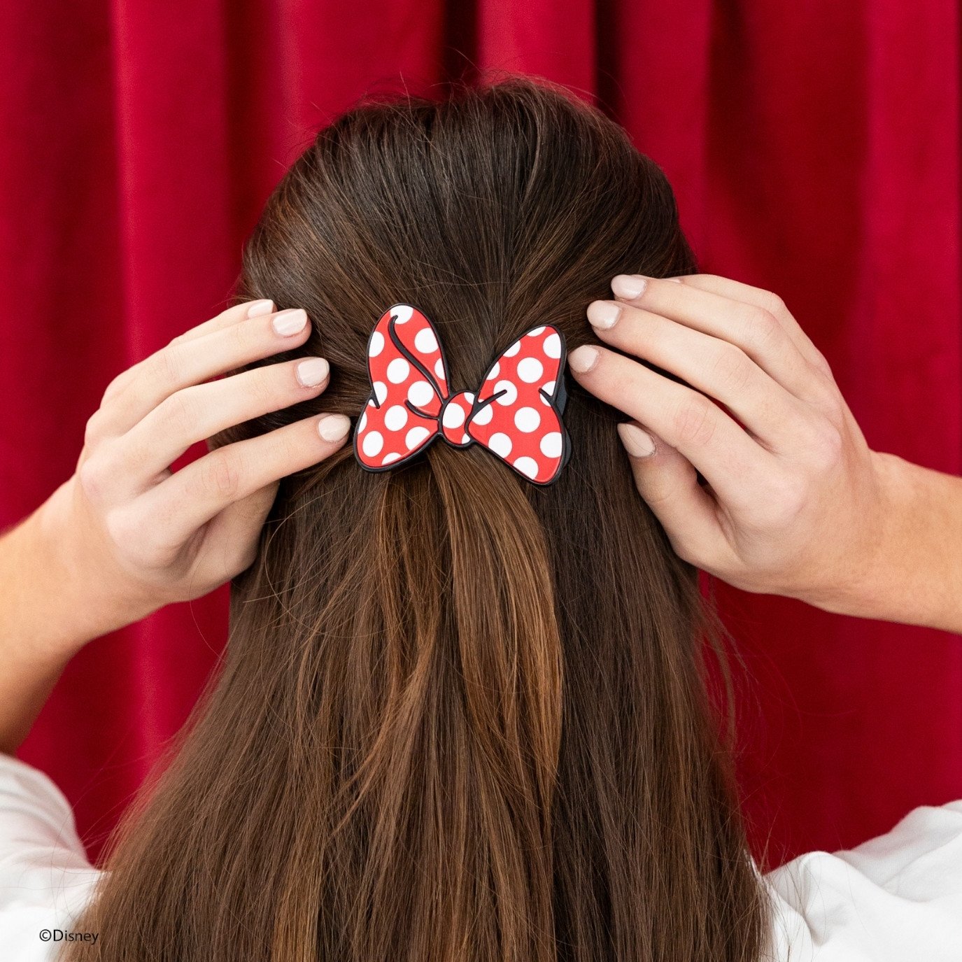 Minnie'sBowShaped_FlatHairClip_Tiny_Lifestyle.jpeg