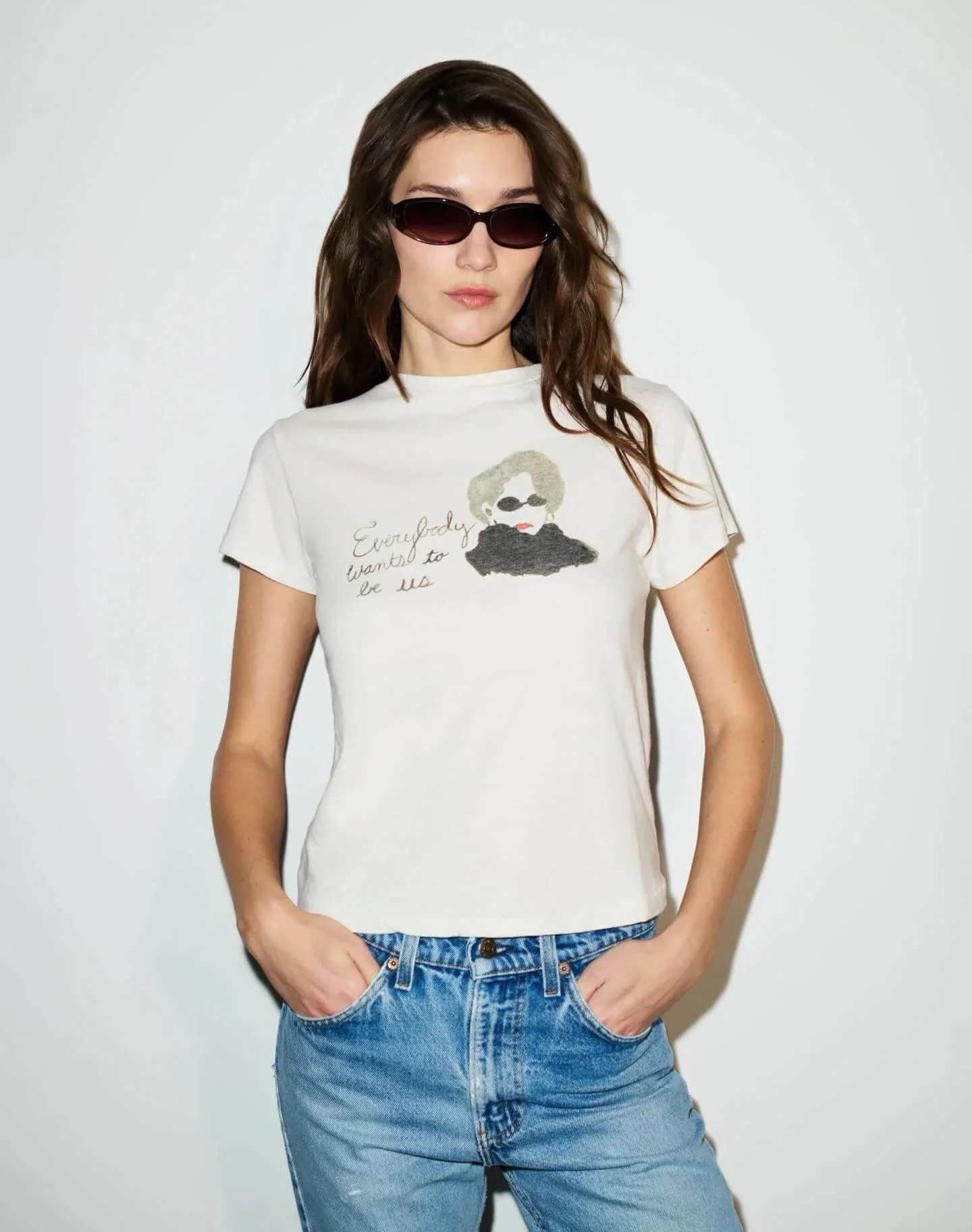 Florals for spring? Groundbreaking. 🌸 Re/Done just dropped a limited &lsquo;Devil Wears Prada&rsquo; tee collection and we&rsquo;re already obsessed. Vintage vibes, iconic quotes, and main character energy. 

Click Link in bio for more! 💅✨ 

Photos