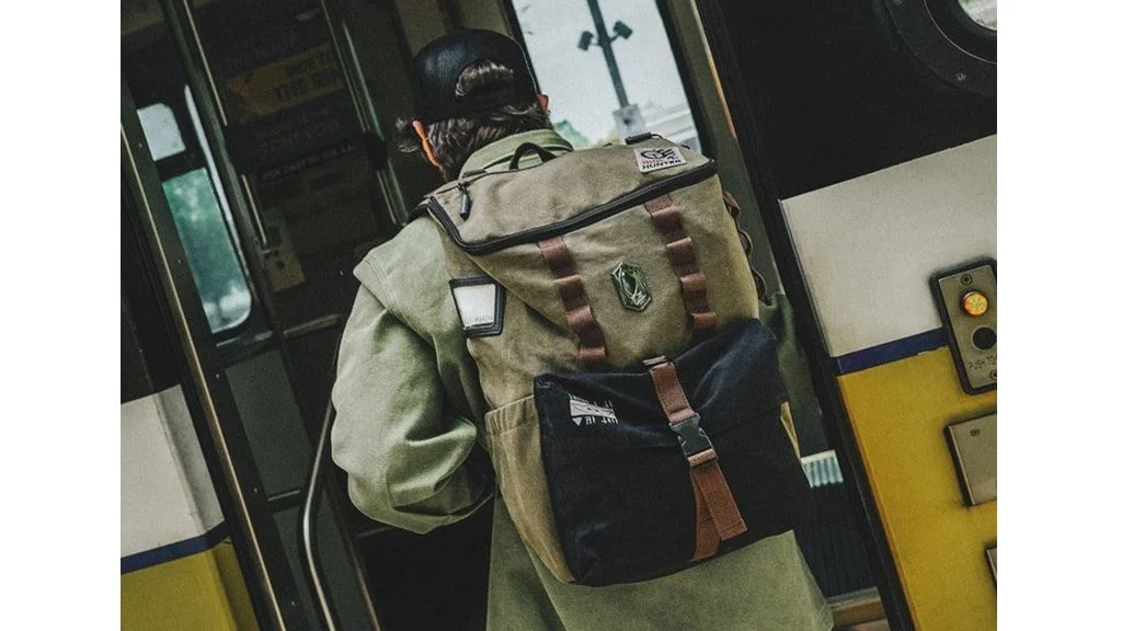 HeroesandVillains_TheMandalorianBackpack.jpg