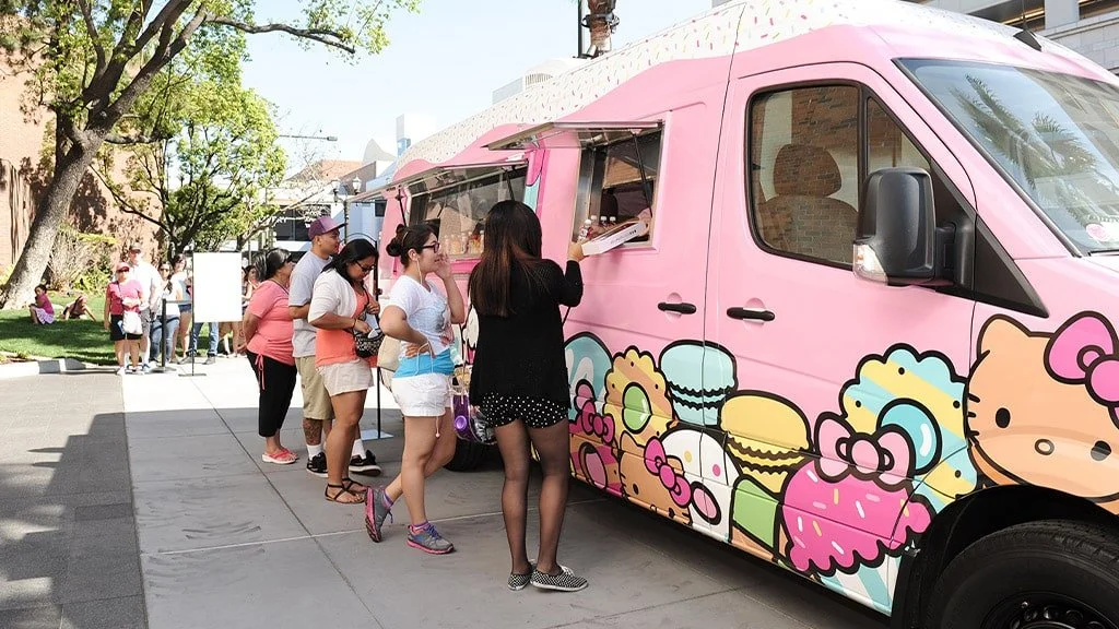 Sanrio_HelloKittyCafeTruckSDCCRoadside.jpg