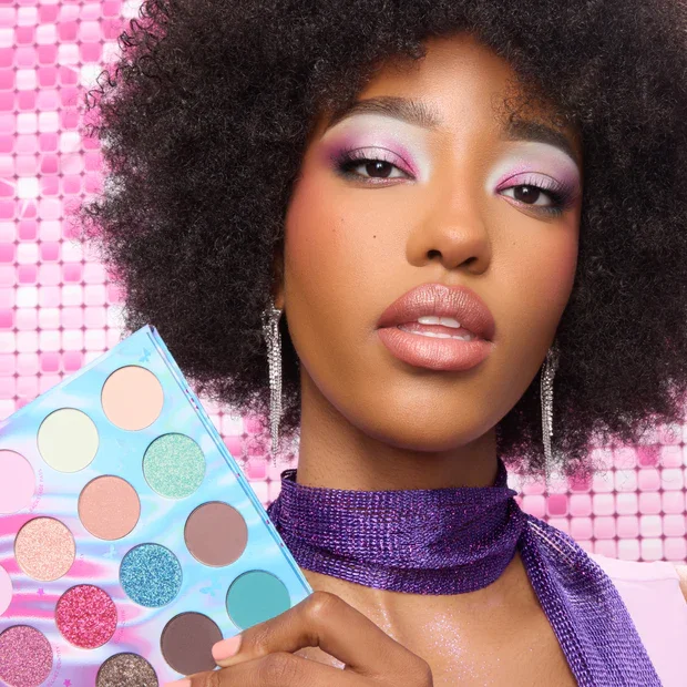 HannahMontanaxColourpop_Bundle_JustanOrdinaryGirl_EyeshadowPalette_ModelFullFace.jpg.webp