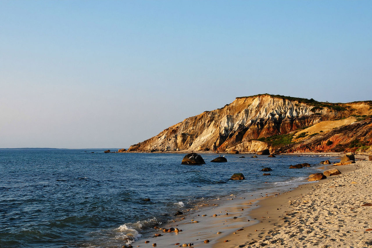 1280px-Gay_Head_Cliffs_-_Aquinnah_-_Martha's_Vineyard_-_MA_-_USA.jpg