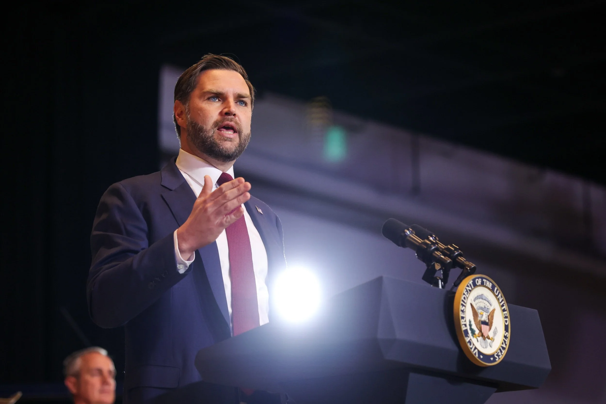 U.S. Vice President JD Vance gives a press conference while standing in front of ICE agents and law enforcement following a roundtable discussion with local leaders at Royalston Square on January 22, 2026 in Minneapolis, Minnesota. 