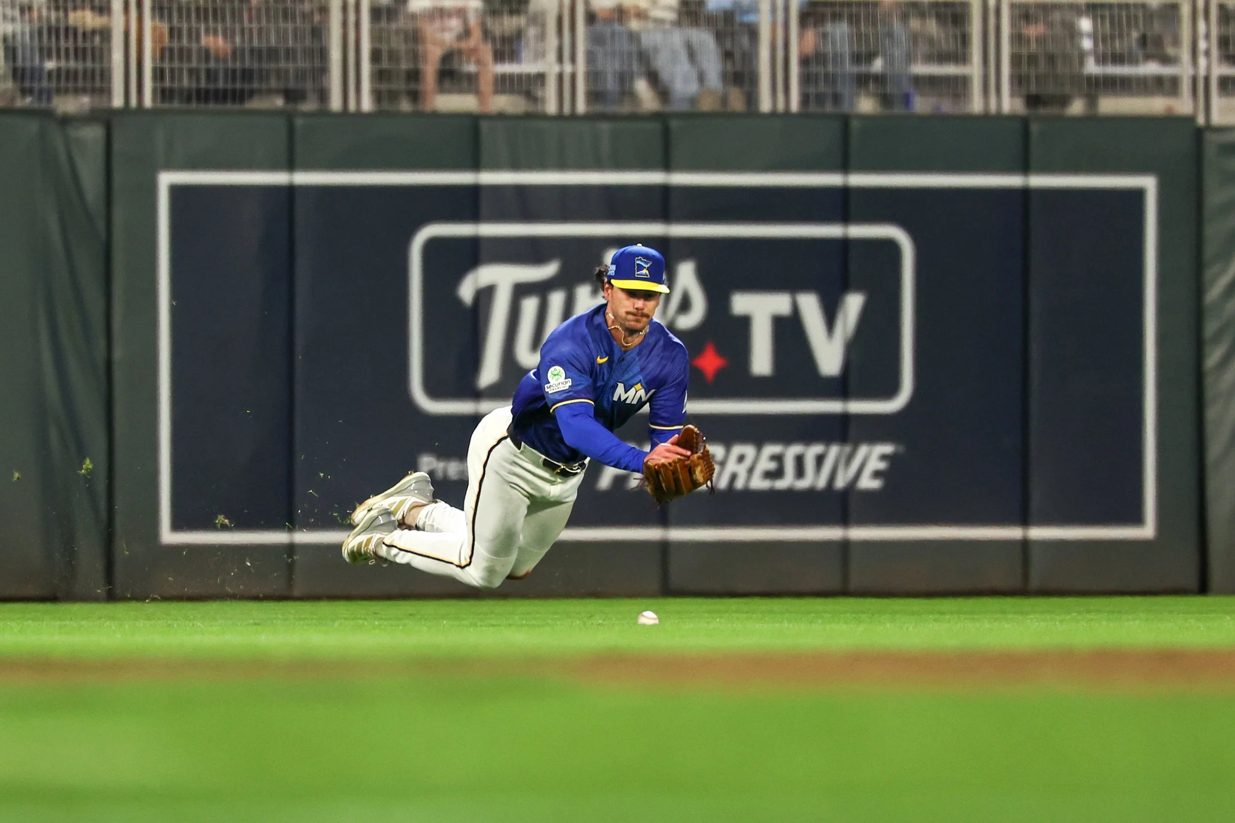 garcia_MLB_TOR_MIN_20250501_063.jpeg