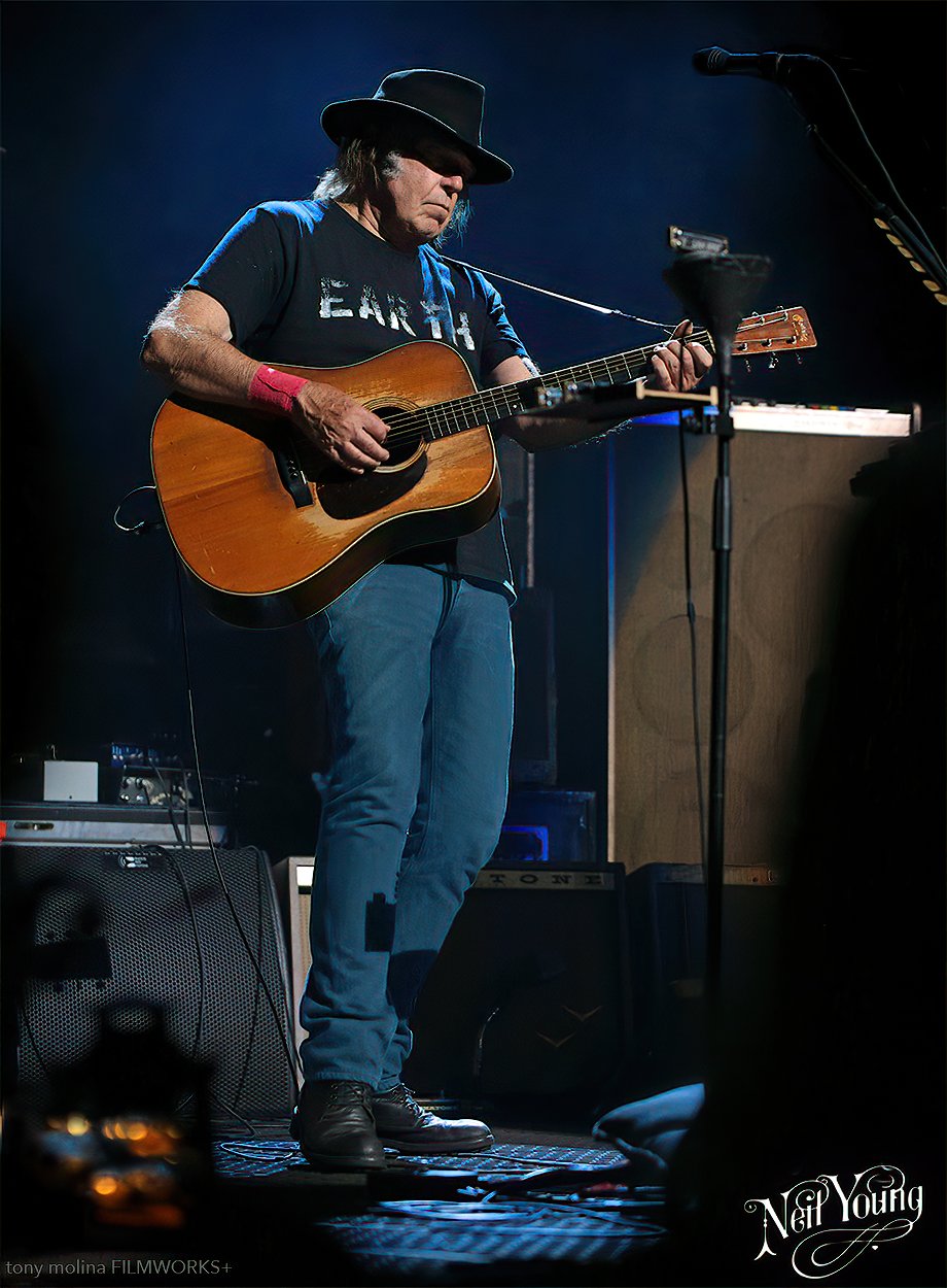 5) Neil Young FB5 (c) Tony Molina Filmworks 2023-DeNoiseAI-clear.jpg