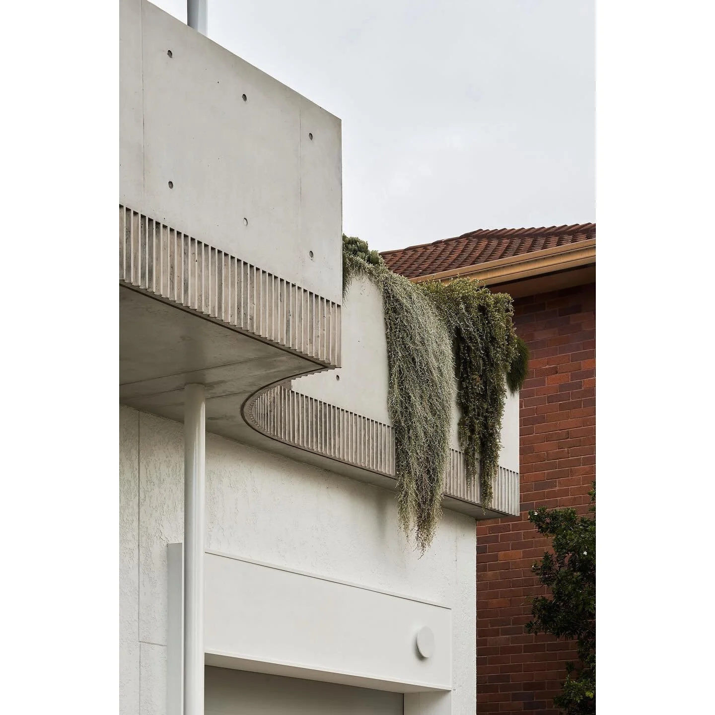 Congratulations to @buildbydesign.bbd for winning their category at the master builders awards night for the peninsular house.  A beautifully built project. Congratulations to all of the trades and consultants involved, and to our amazing clients @lo