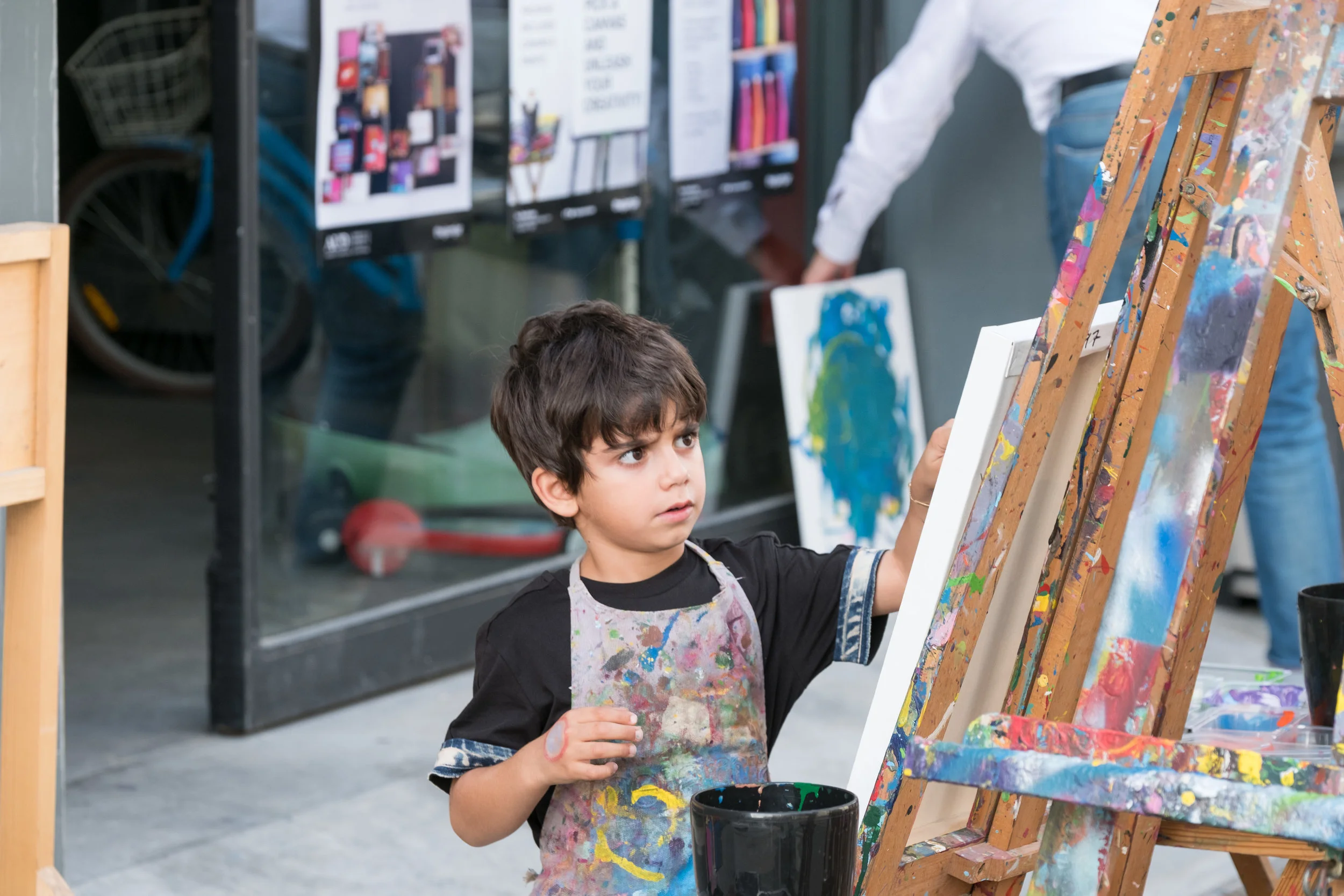 A child partakes in a workshop during Quoz Fest 2017. Image courtesy of Alserkal Avenue