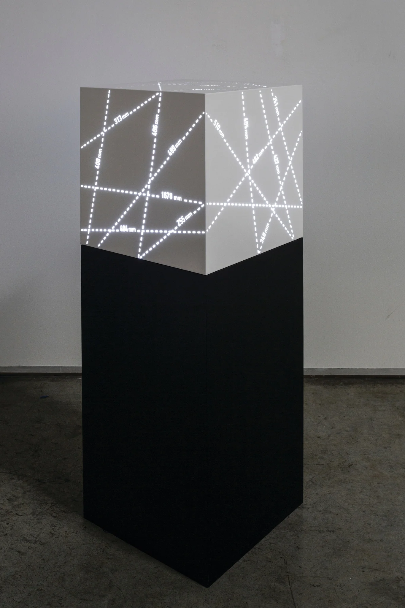 Mohammed Kazem. Measuring , 2015. Painted stainless steel, acrylic and led lights, 40 x 40 x 40 cm. Courtesy the artist and Gallery Isabelle van den Eynde.