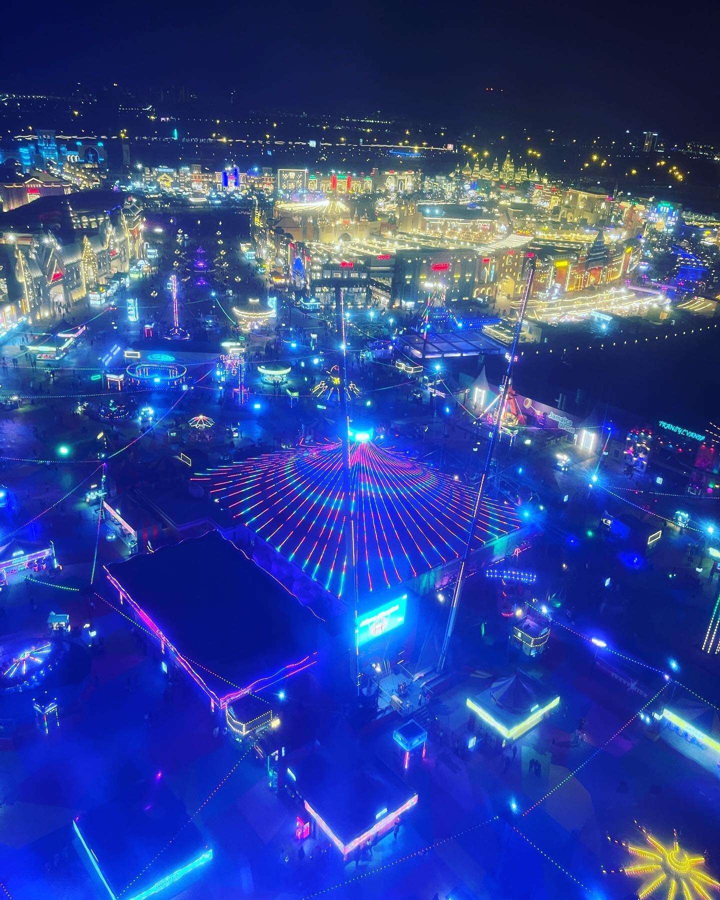 View from the top&hellip; @globalvillageuae is so much fun. It&rsquo;s a neon wonderland for the kids, plenty of yummy treats to eat, lots of shopping and a fun fair #weloveit #schoolholidays #springbreak #eatplaylove #mydubai #uae