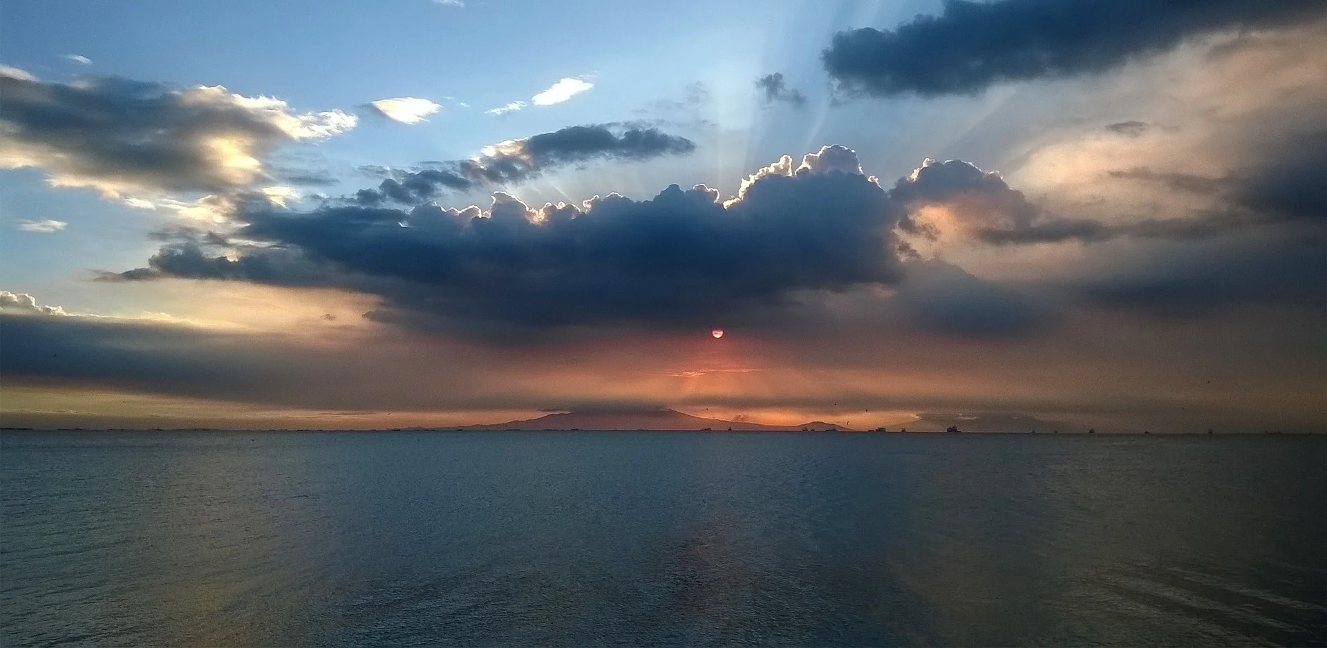 sunset-710632_1920.jpg