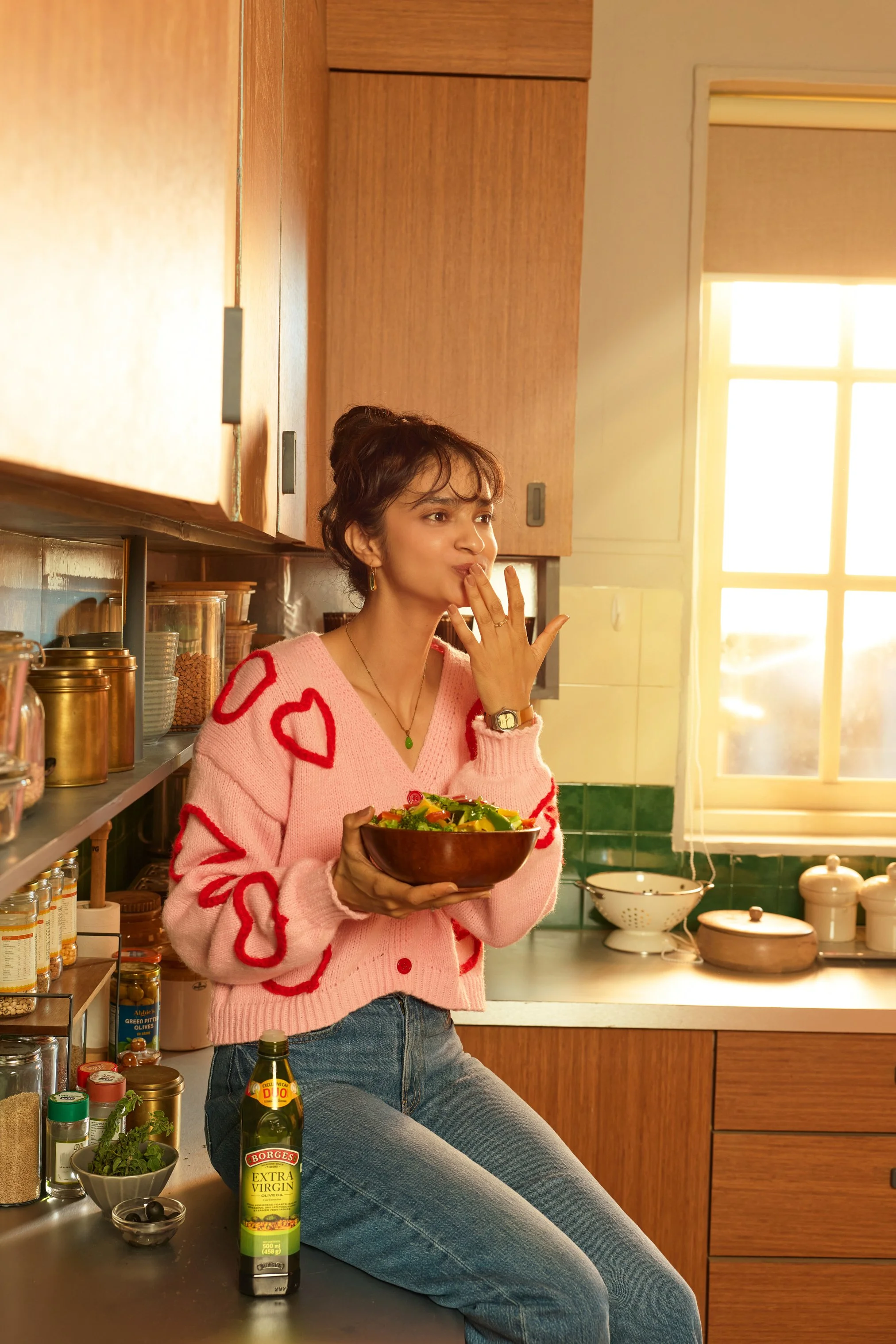 Borges Oil with models (18th November 2025)46345.jpg