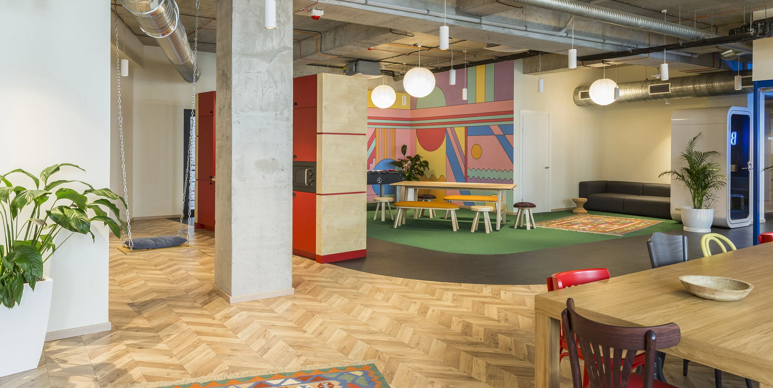 MUA - Booking.com.jpg