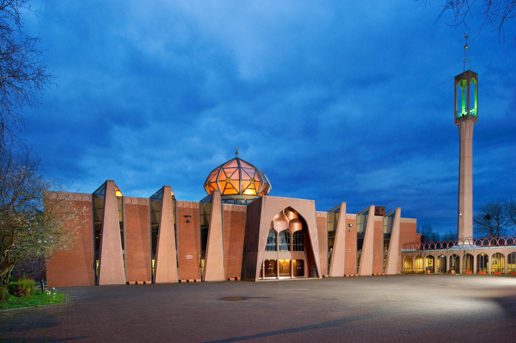 The main entrance of Glasgow Central Mosque,an ambitious interpretation of traditional mosque architecture