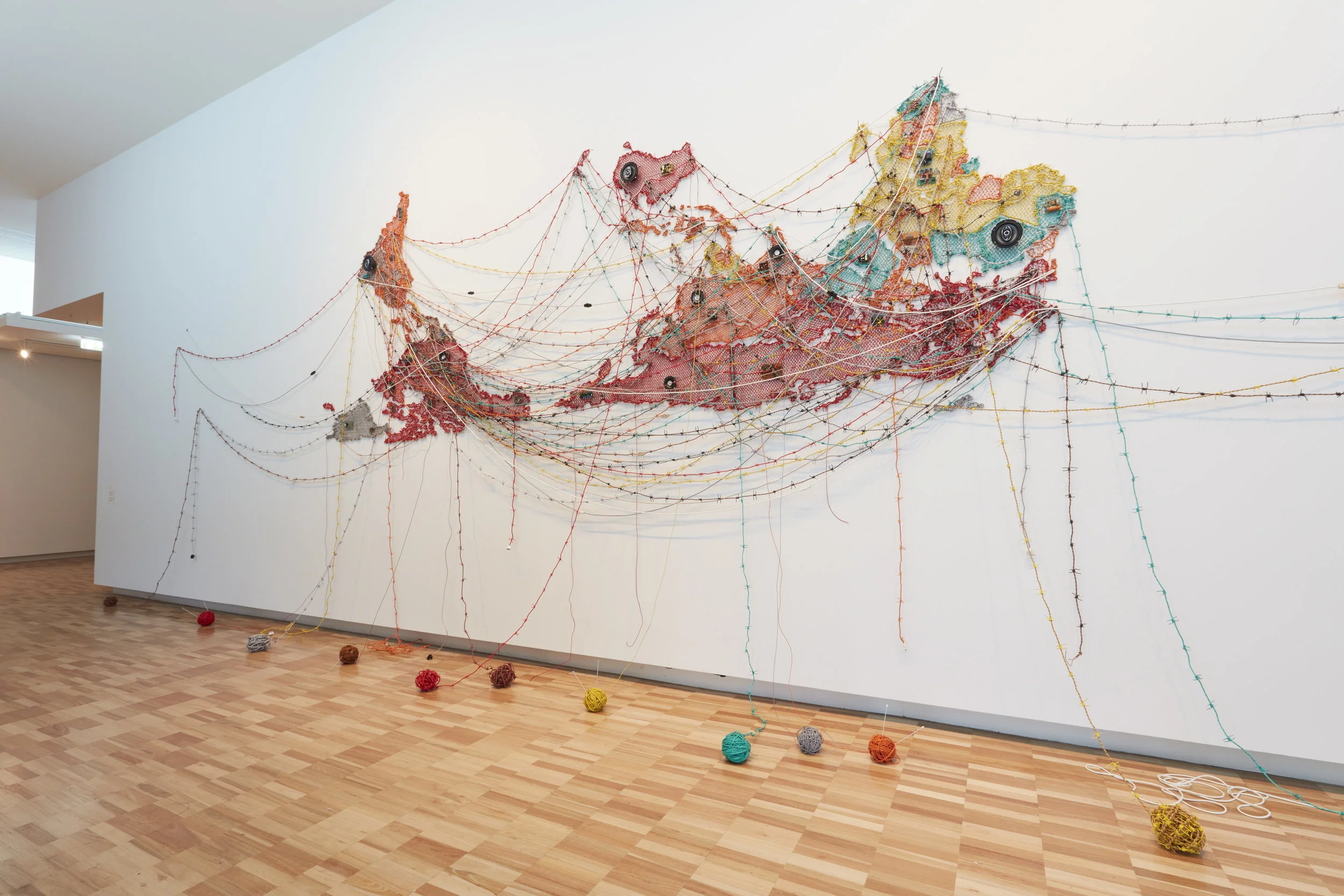 Woven Chronicle (2018) by Reena Saini Kallat. Courtesy of AGNSW, Mim Stirling.