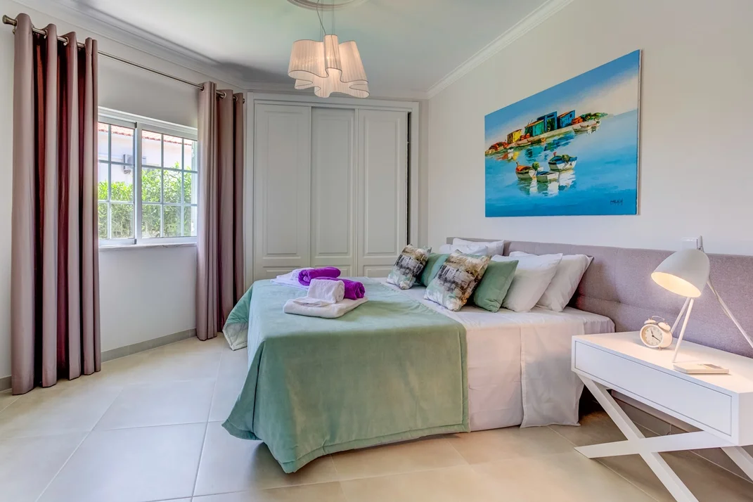 DOWNSTAIRS DOUBLE/TWIN BEDROOM