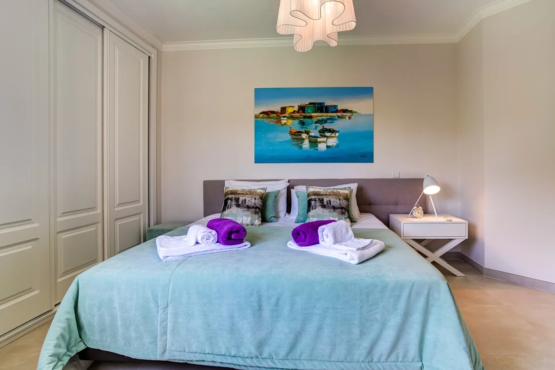 DOWNSTAIRS DOUBLE/TWIN BEDROOM