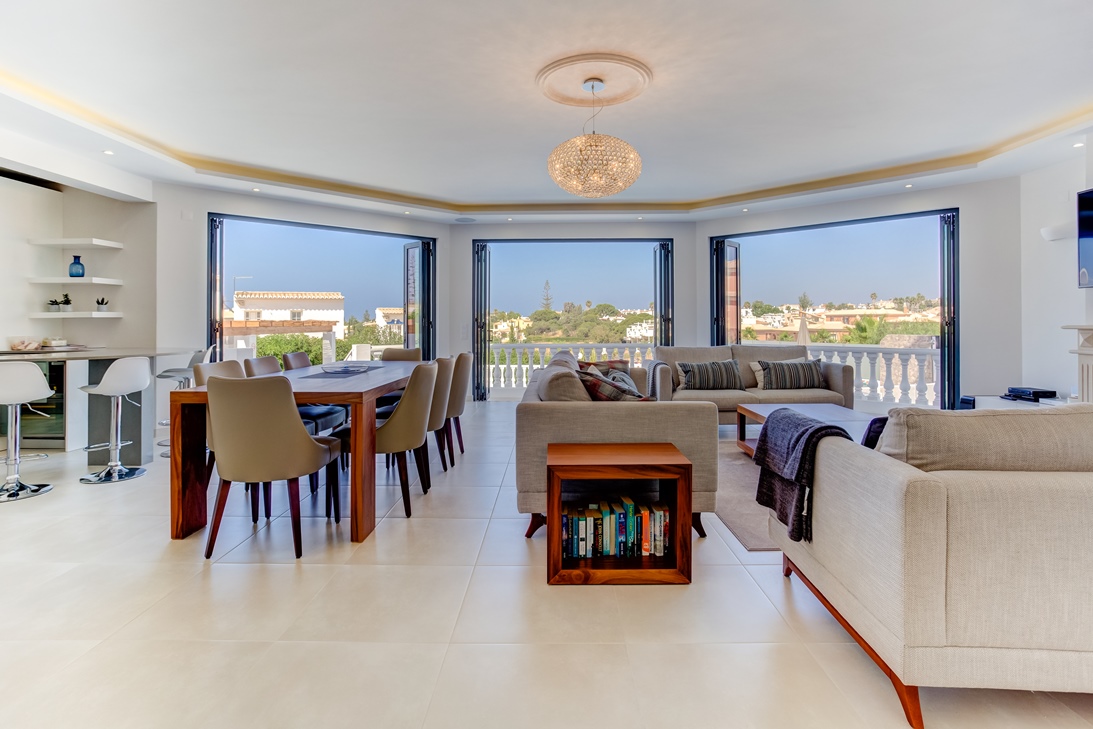 OPEN PLAN LOUNGE/KITCHEN/DINER