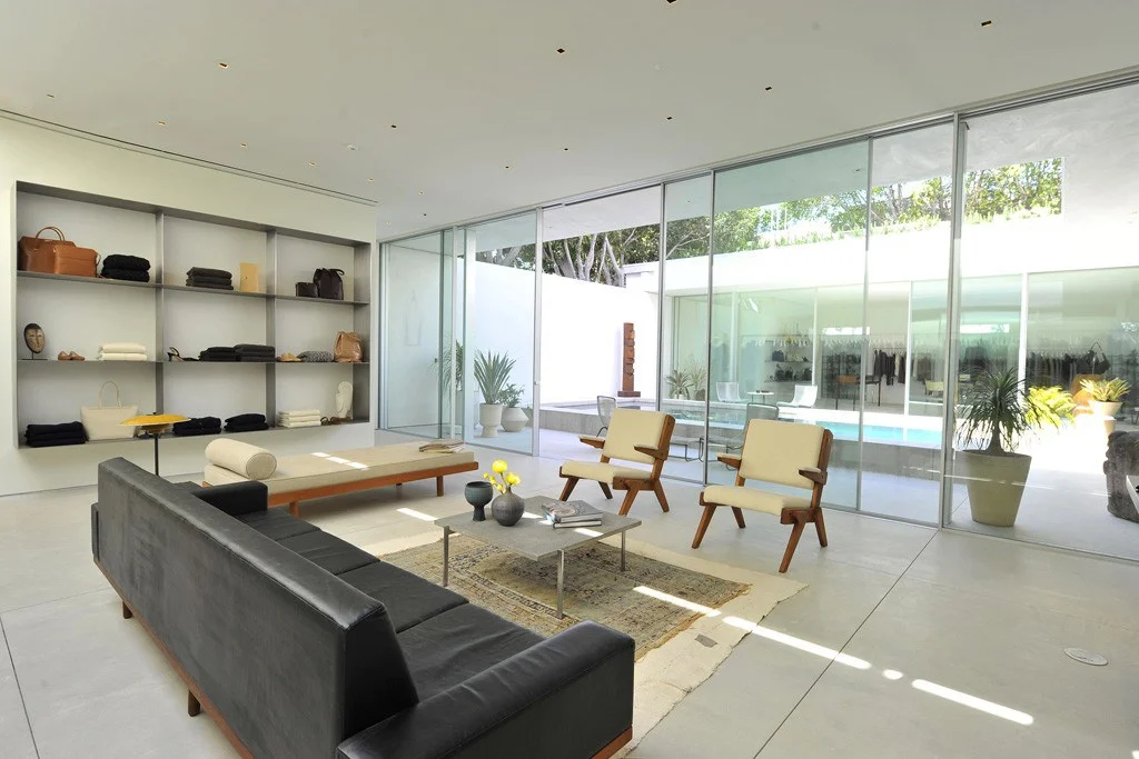 The row одежда. The row магазин. The row place. The row одежда. Омода модельный ряд интерьер.