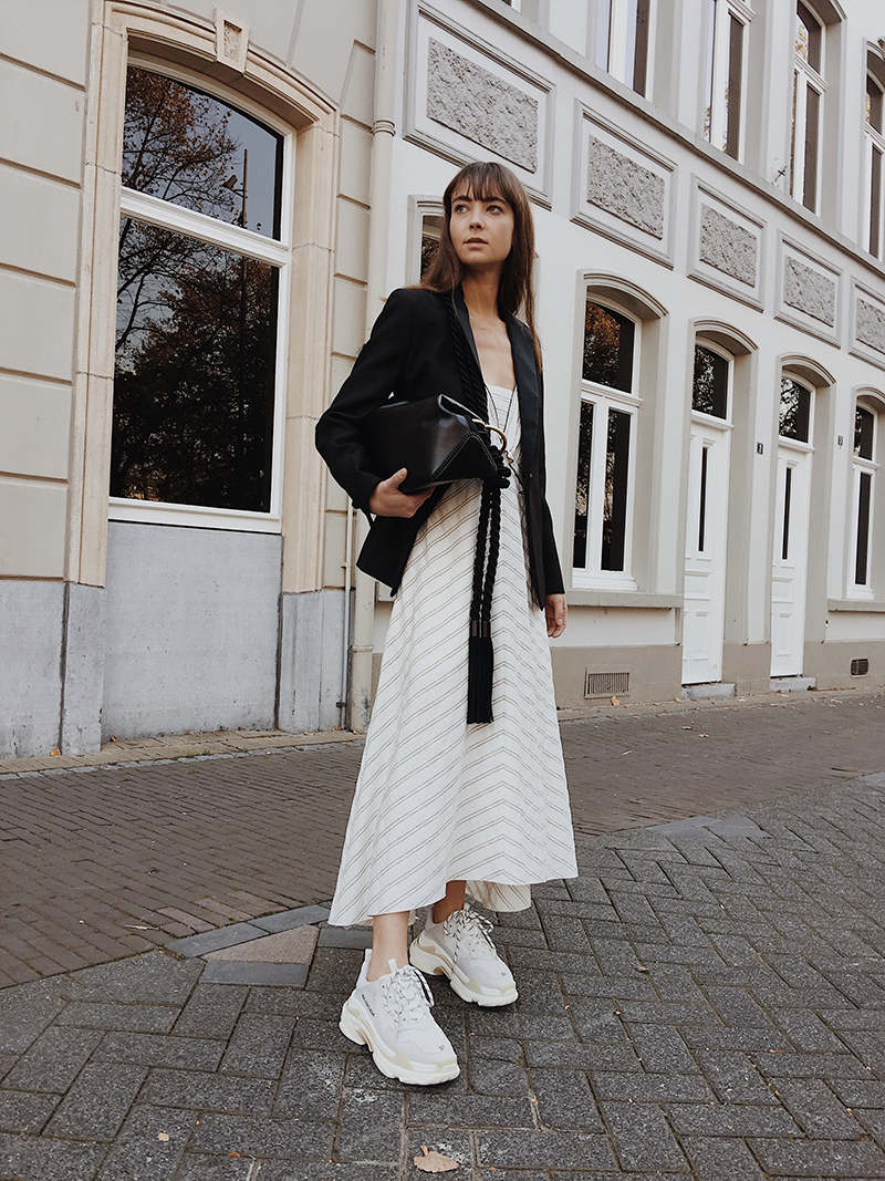 maxi dress trainers