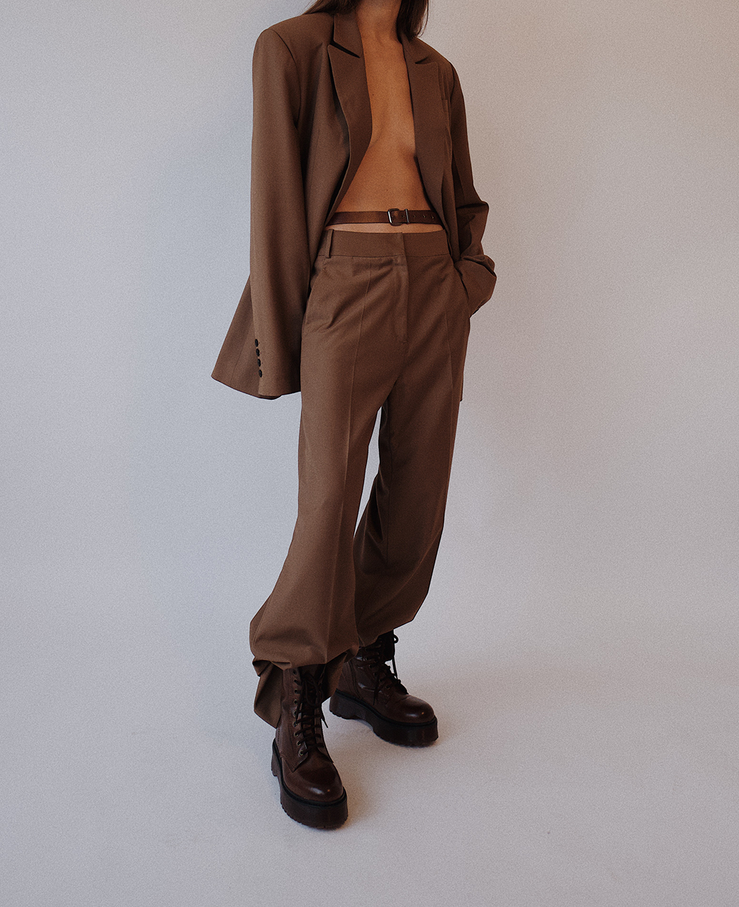 The Oversized Brown Suit — MODEDAMOUR