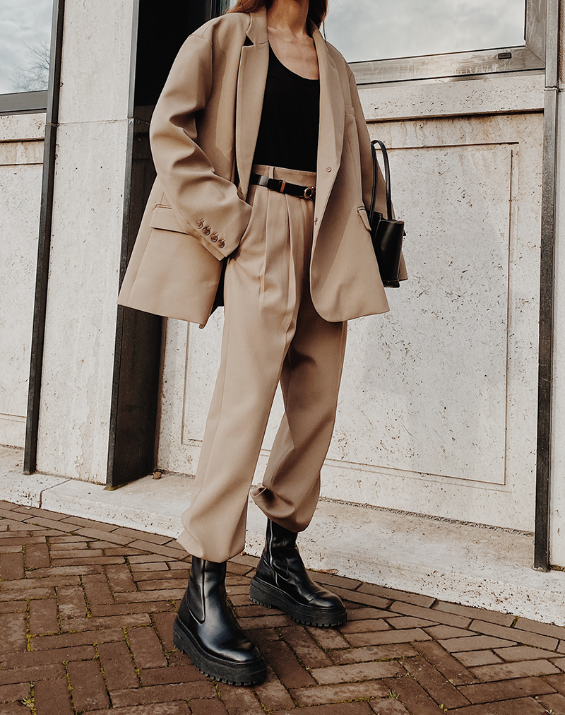 The Camel Suit (and Coat) — MODEDAMOUR