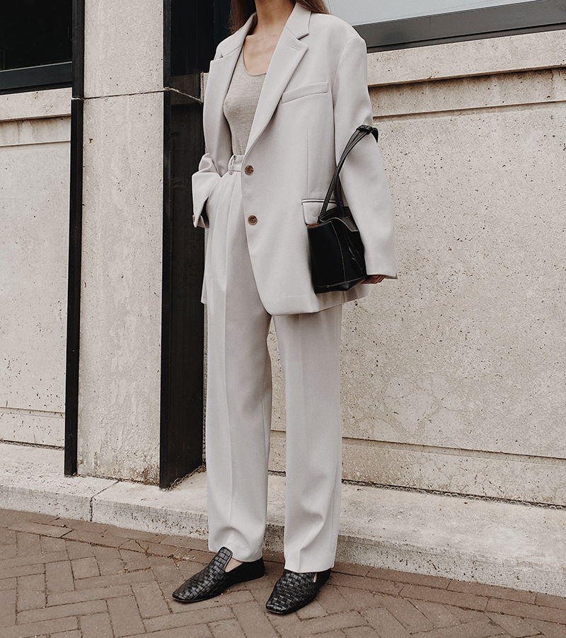 Grey Oversized Suit — MODEDAMOUR