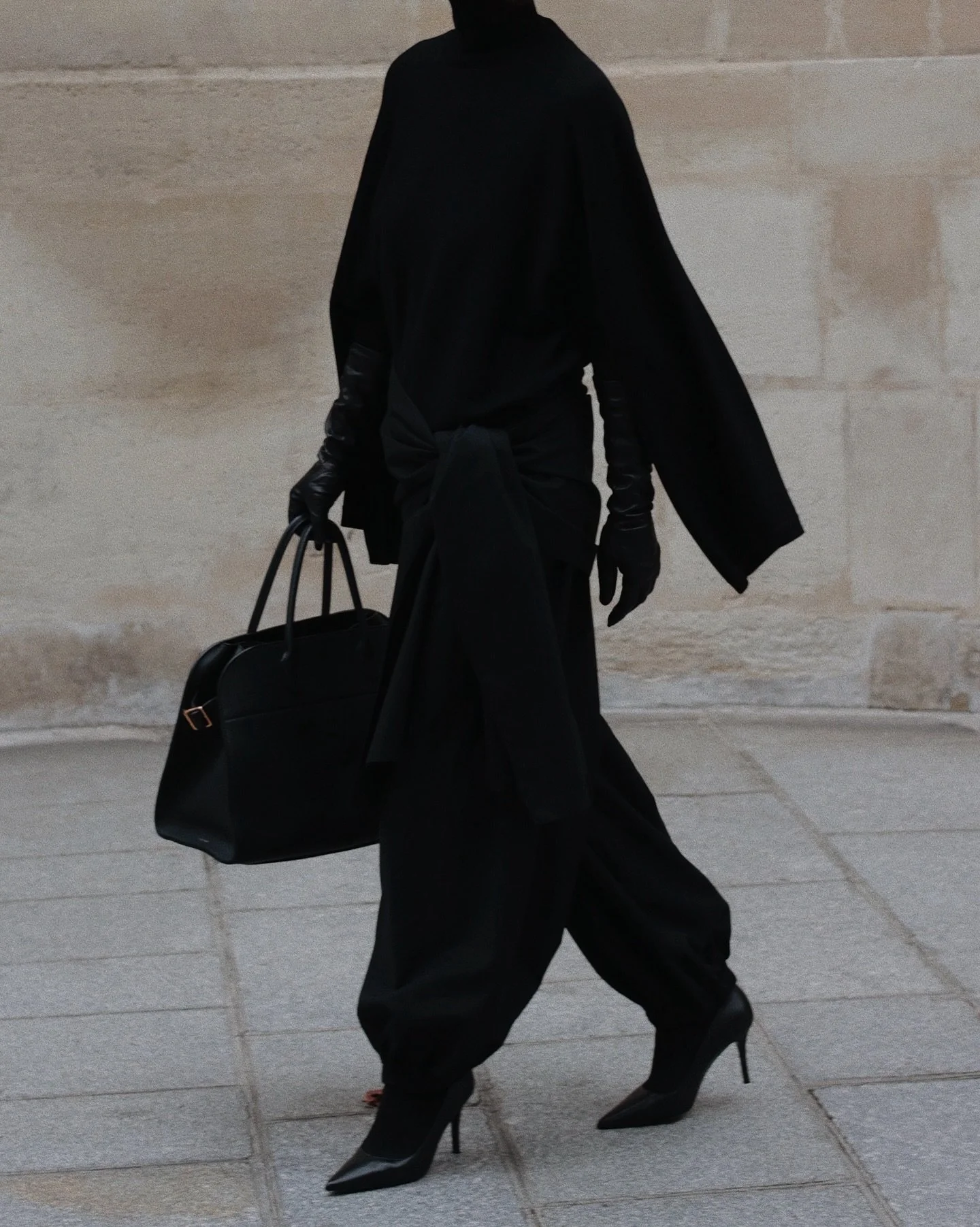 Minimal black