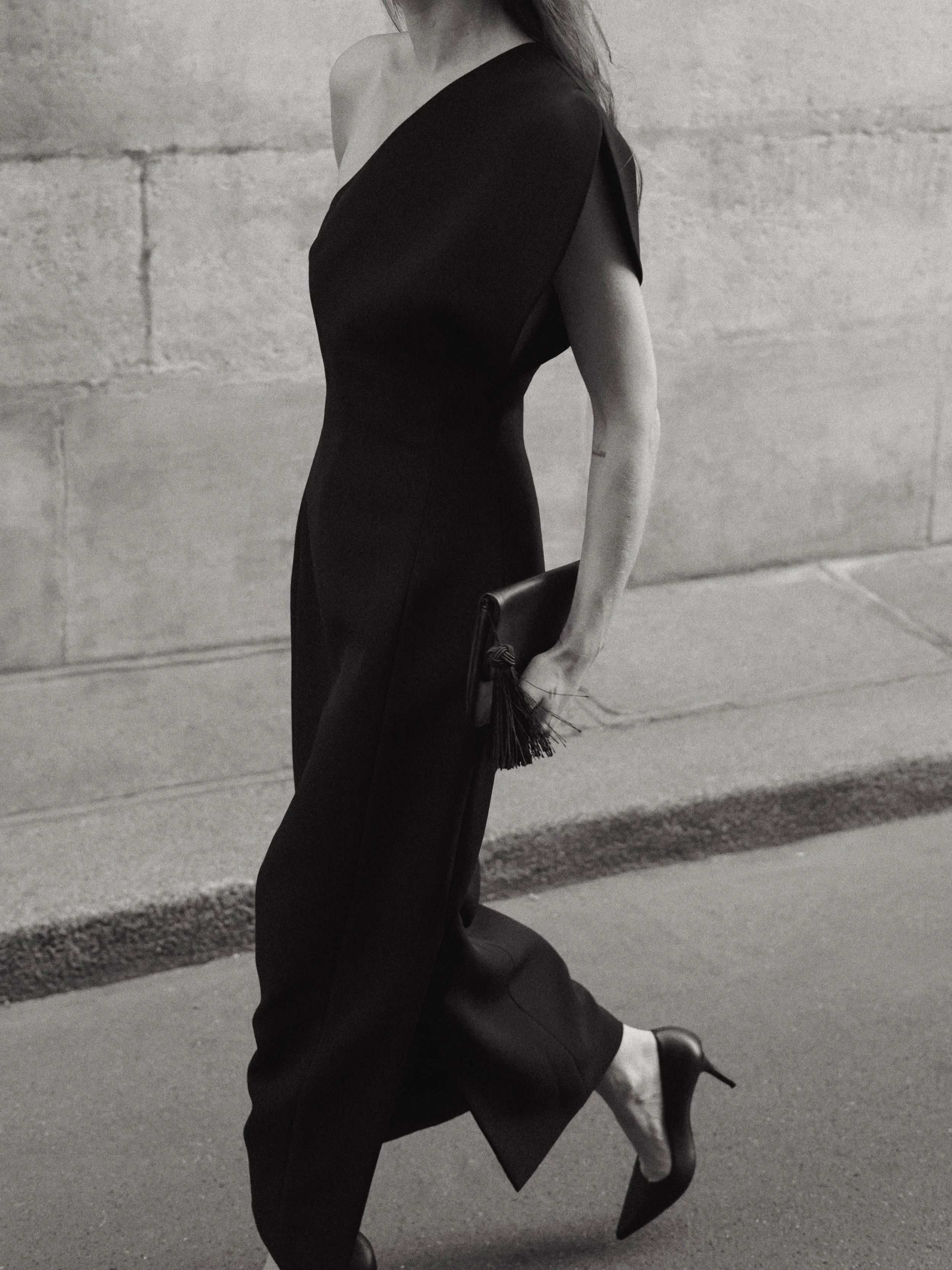 Minimal black