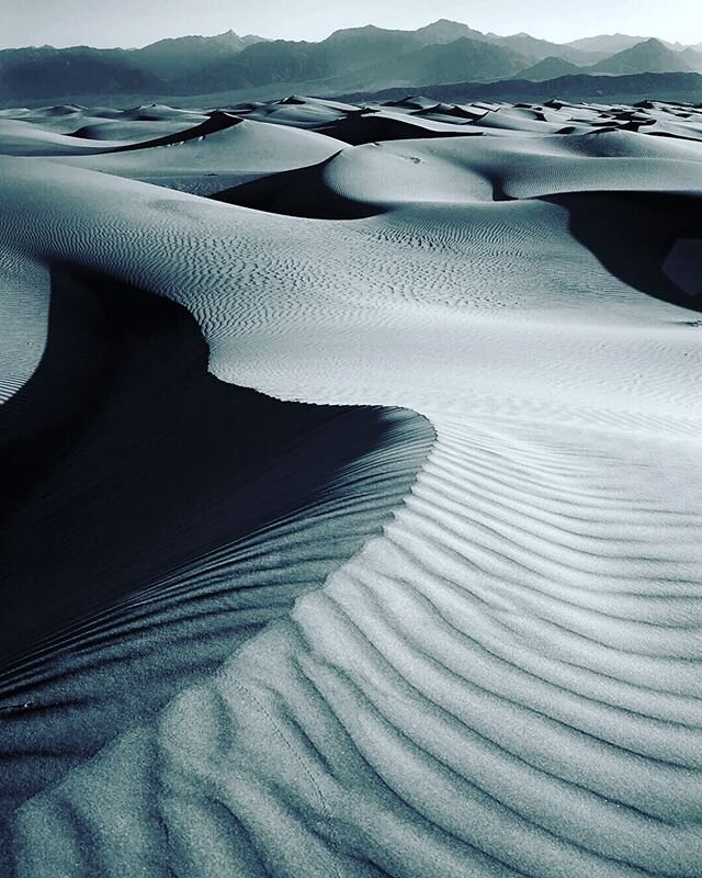 The Sands of Time
If you stand here for 1 hour, you&rsquo;ll see this dune change shape at least 2 or 3 times right before your eyes, maybe more if it&rsquo;s real windy.
#sanddunes #naturesshapes #sexysand #natressandbox #deathvalley @deathvalleynps