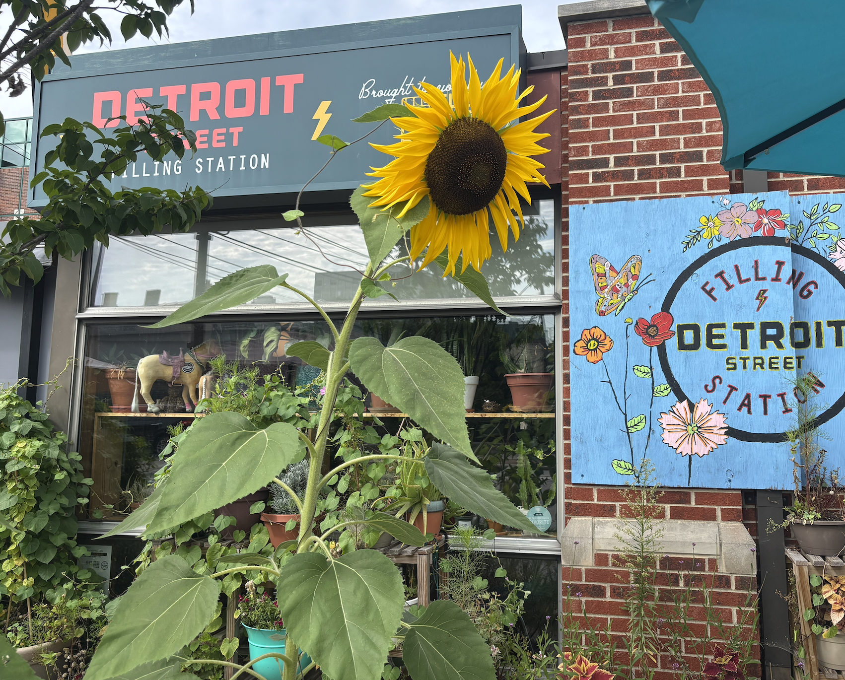 DETROIT STREET FILLING STATION