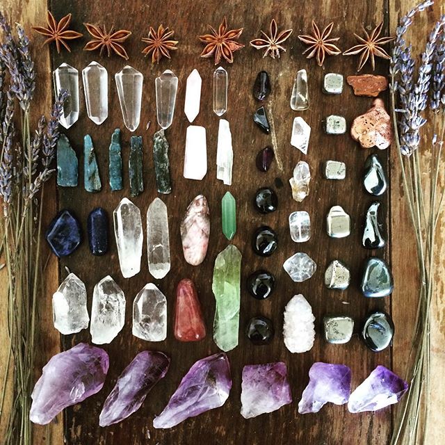 CRYSTALS. FLOWERS AND SPICE.
Hi gorgeous 💙I hope you're having a magical day!🌈Just sharing some of my smallest crystals that don't get to be shown that often. Don't under estimate the little ones. No matter the size of the crystal they will still h