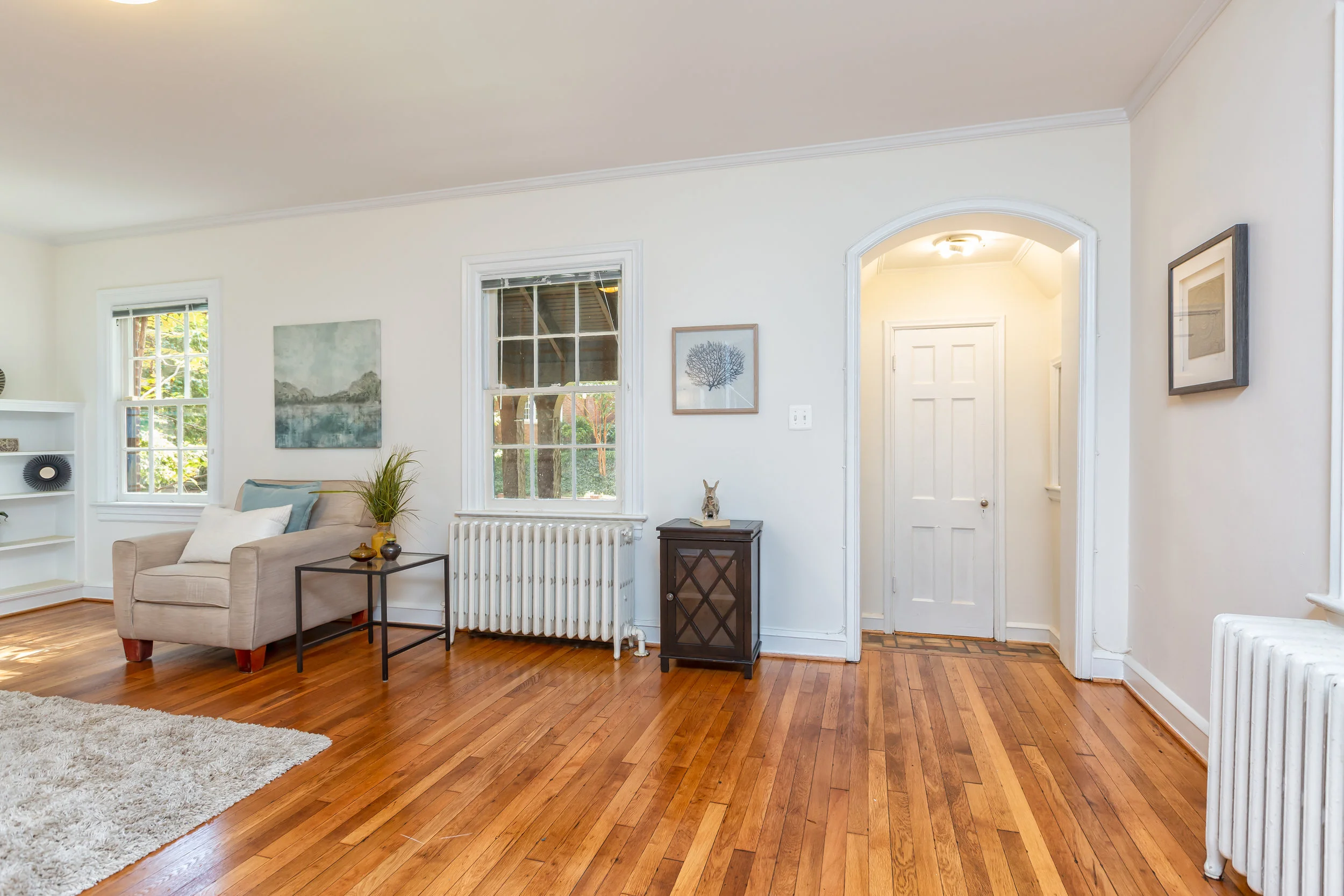 4 - Living room.jpg
