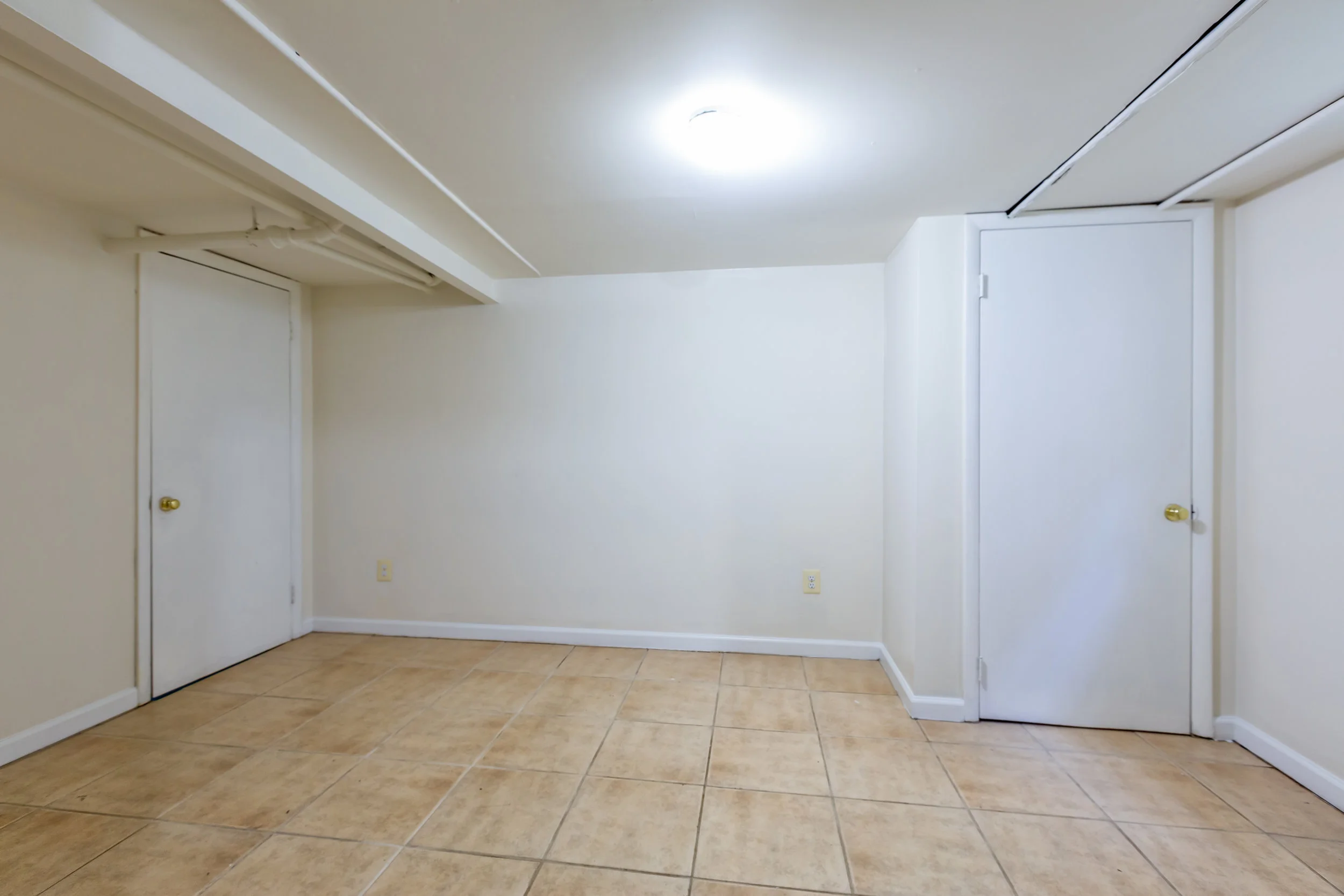 27 - Sixth bedroom.jpg