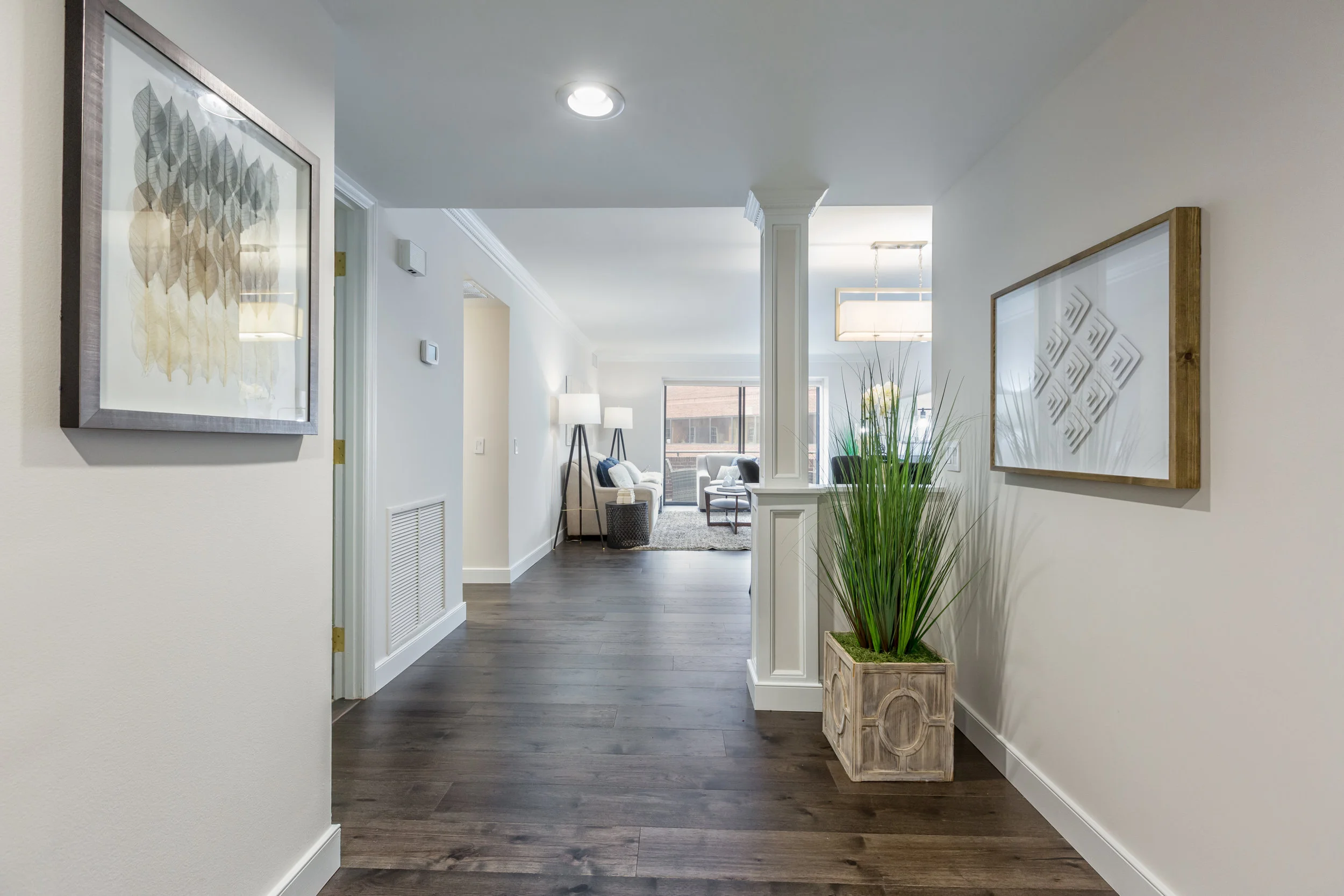 4 - Living room.jpg