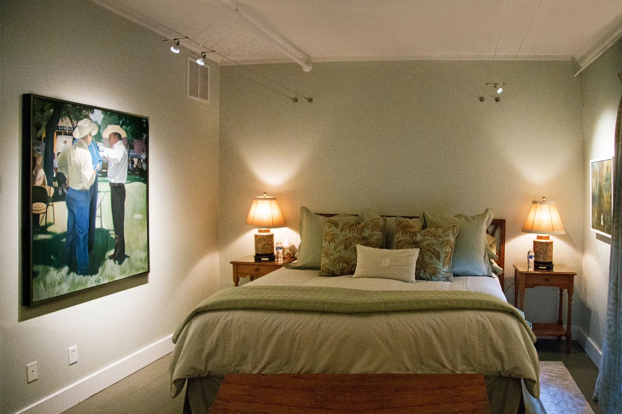ROOM 3 - LIVE OAK - KING BED