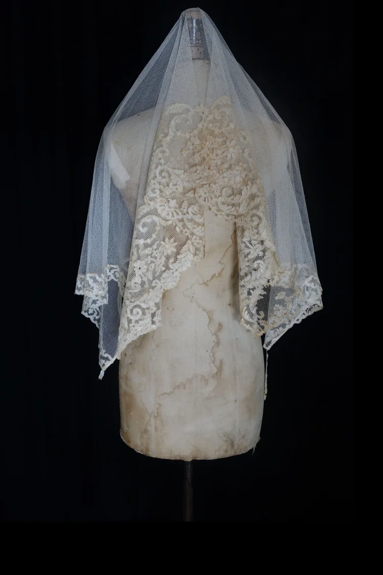 Antique Tulle Veil with Lace Edging — jane bourvis