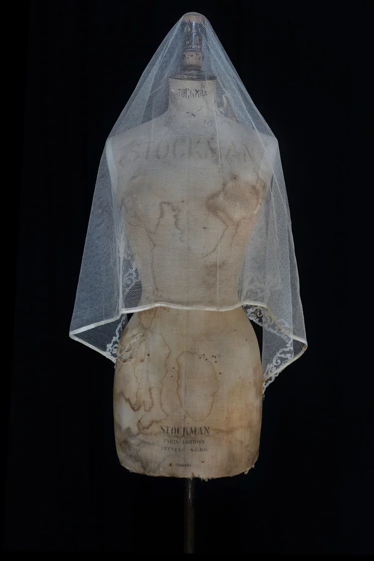 Antique Tulle Veil with Lace Edging — jane bourvis