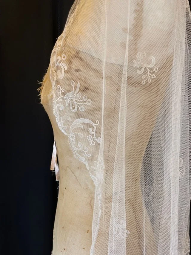 Short Antique Brussels Lace Veil — jane bourvis