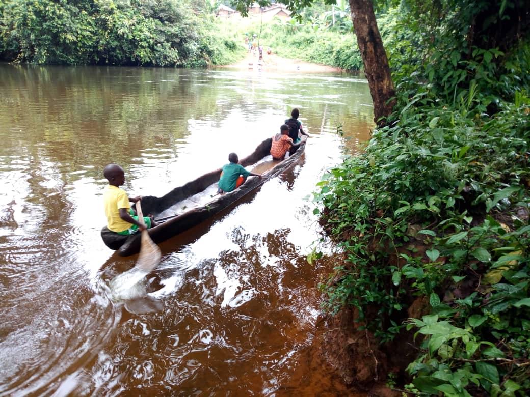 School children who were lucky enough to use the boat shared by the community to cross the river to attend school.