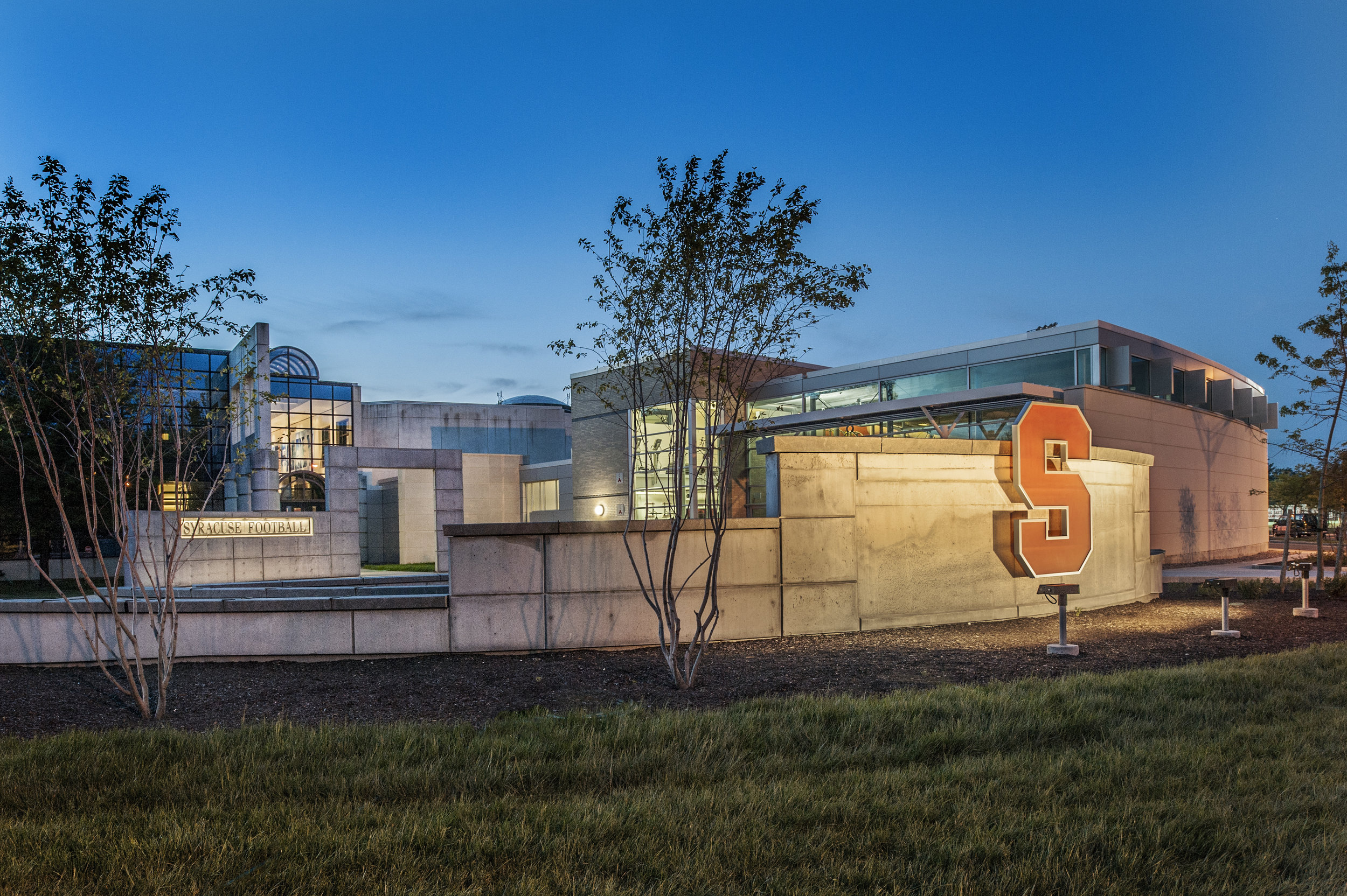 MANLEY FIELD HOUSE RENOVATION&lt;strong&gt;Renovation&nbsp;creates a found space within the football complex that has become a showcase for the SU Football Team and recruiting tours.&lt;/strong&gt;