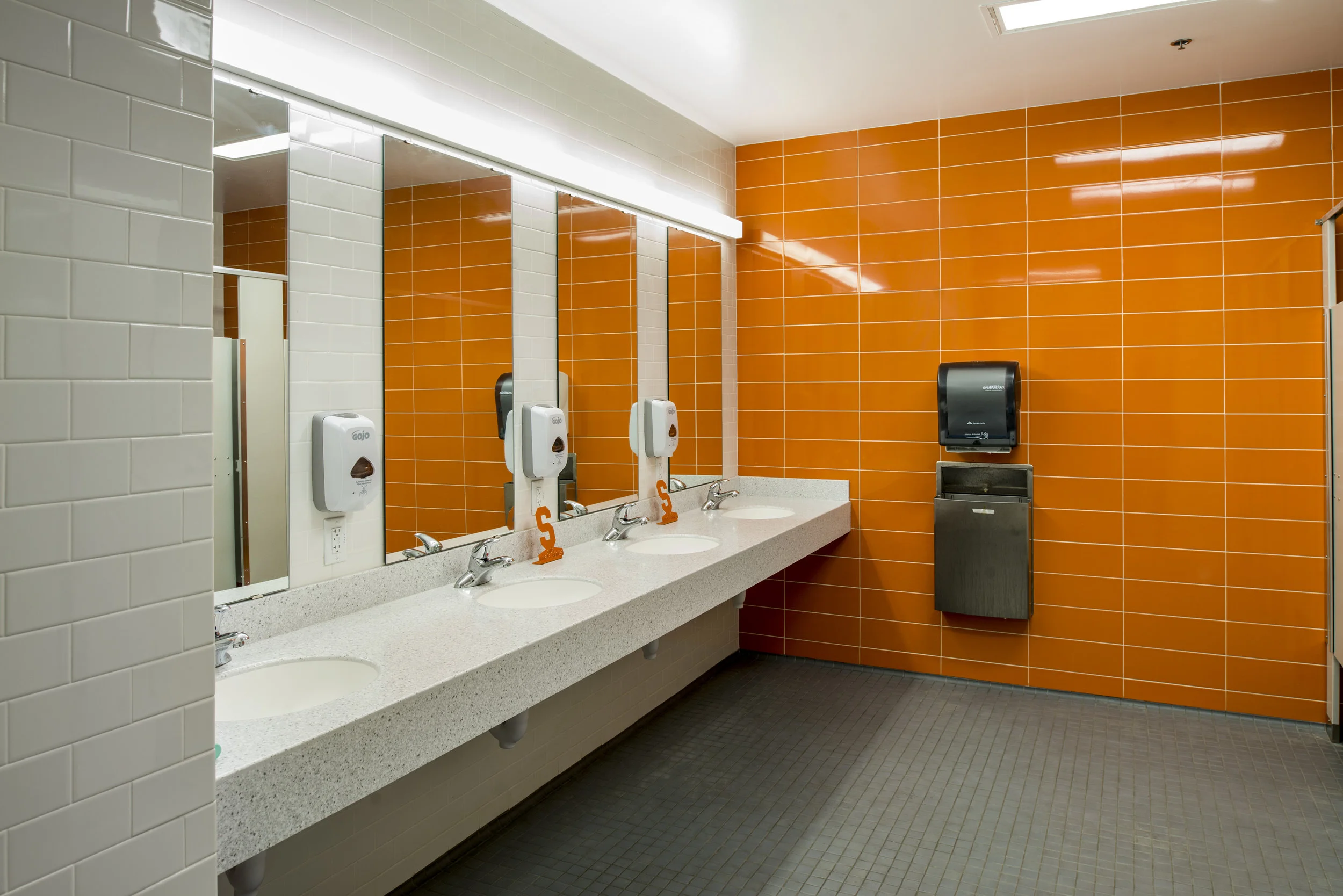 SYRACUSE UNIV WOMENS LAX LOCKER ROOM — Ashley McGraw Architects