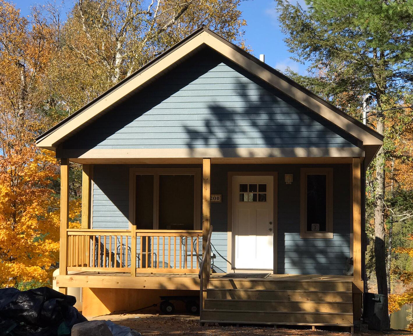 LOW ENERGY CABIN&lt;strong&gt;Adirondack cabin uses 40% less energy than a code minimum building.&lt;/strong&gt;