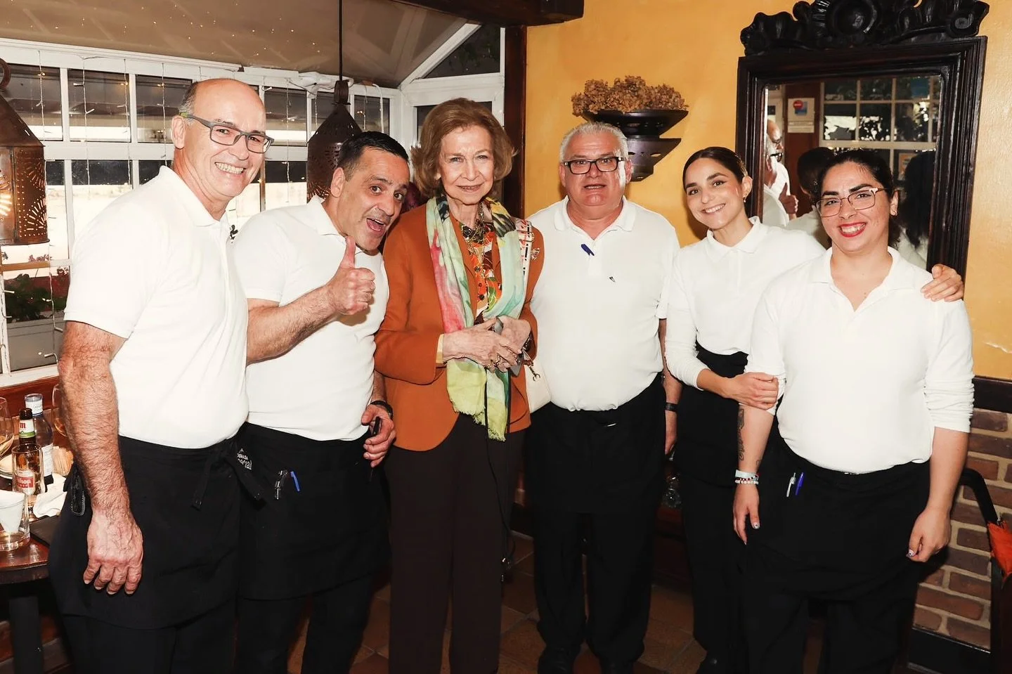 Todo un honor haber tenido la oportunidad de recibir en La hoya del camello a la Reina em&eacute;rita Do&ntilde;a Sof&iacute;a, en una comida organizada por el @cabildotenerife durante el pasado s&aacute;bado