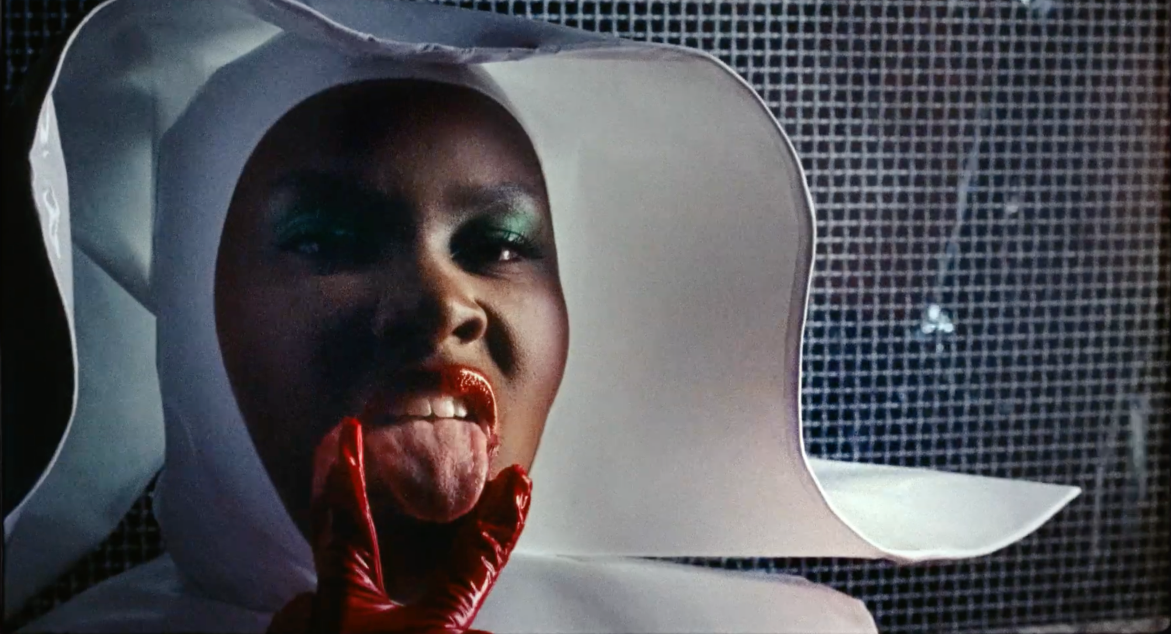 YSEULT Freak - Directed by Jonathan Steuer - Produced by Facteur Humain
