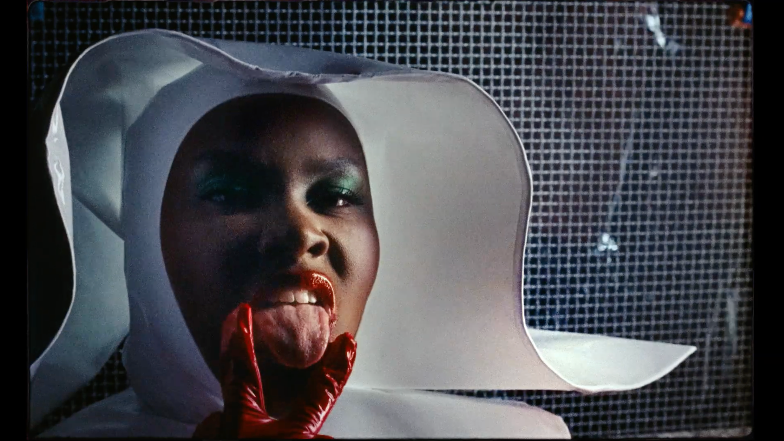 YSEULT "Freak" - Directed by Jonathan Steuer - Produced by Facteur Humain