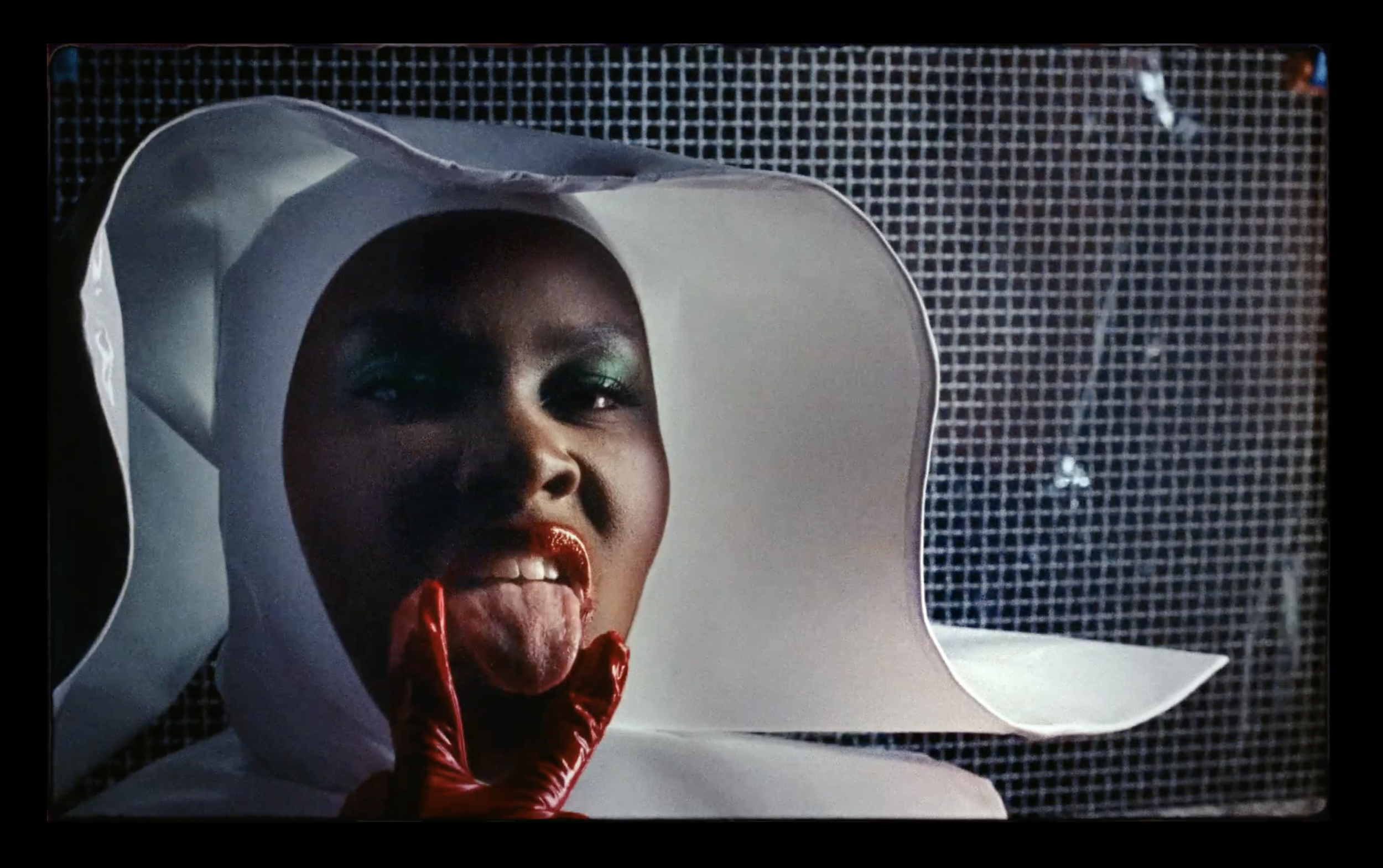 YSEULT "Freak" - Directed by Jonathan Steuer - Produced by Facteur Humain
