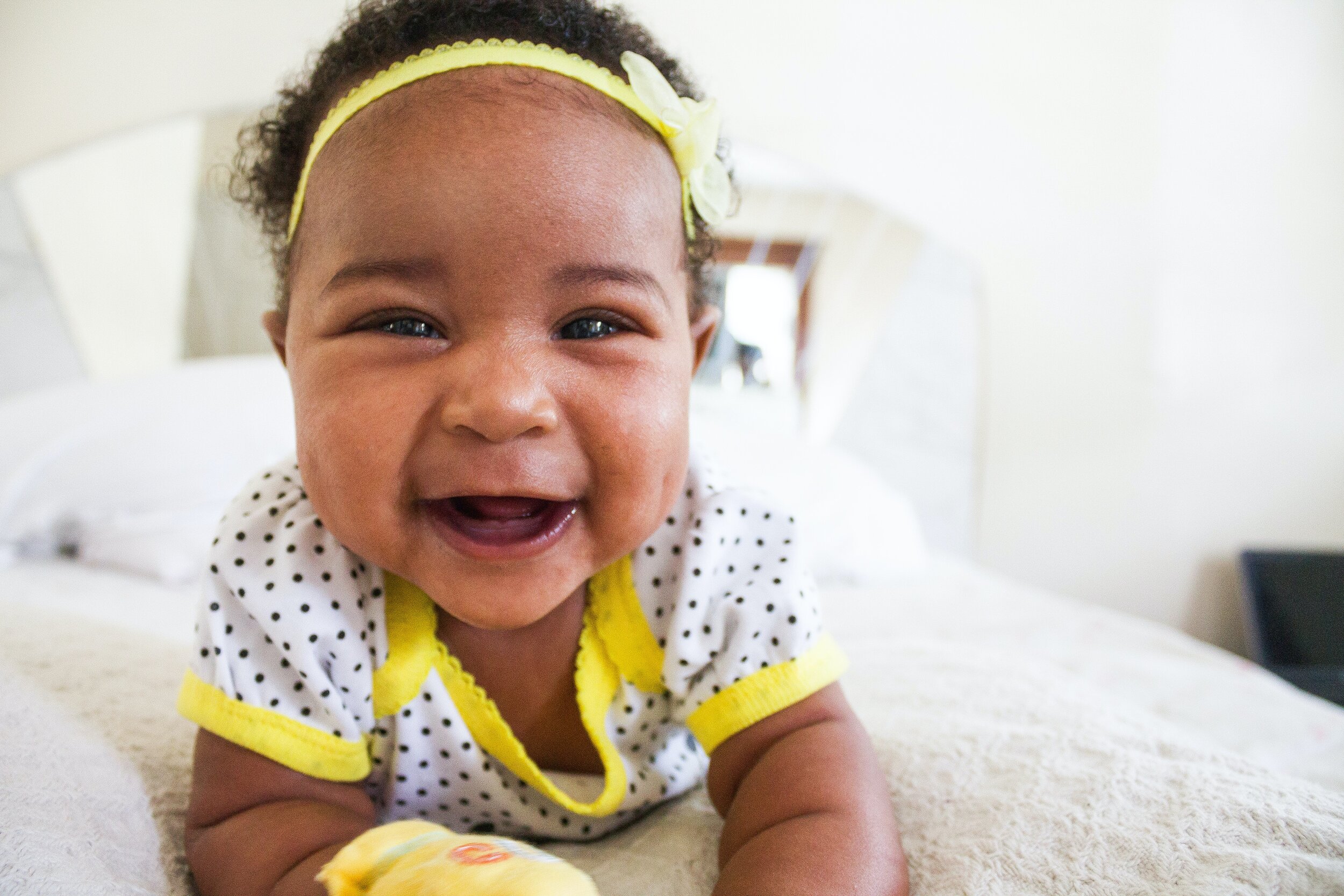 baby-wearing-white-and-yellow-shirt-774910.jpg