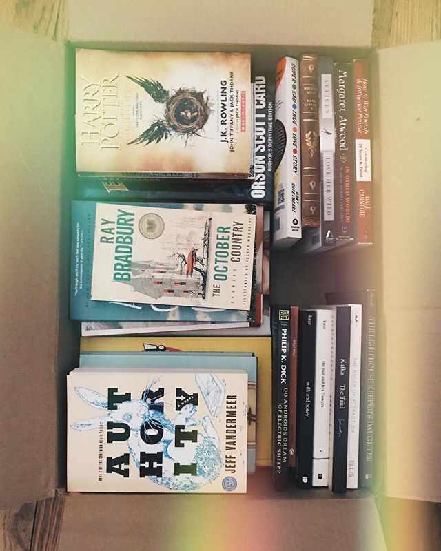 I shipped 25 books home from NYC and found out today they arrived! It was a stressful week hoping they wouldn't get lost in the Christmas chaos. I recognize I may feel an abnormal affection toward books, but I won't apologize for it. 🖤